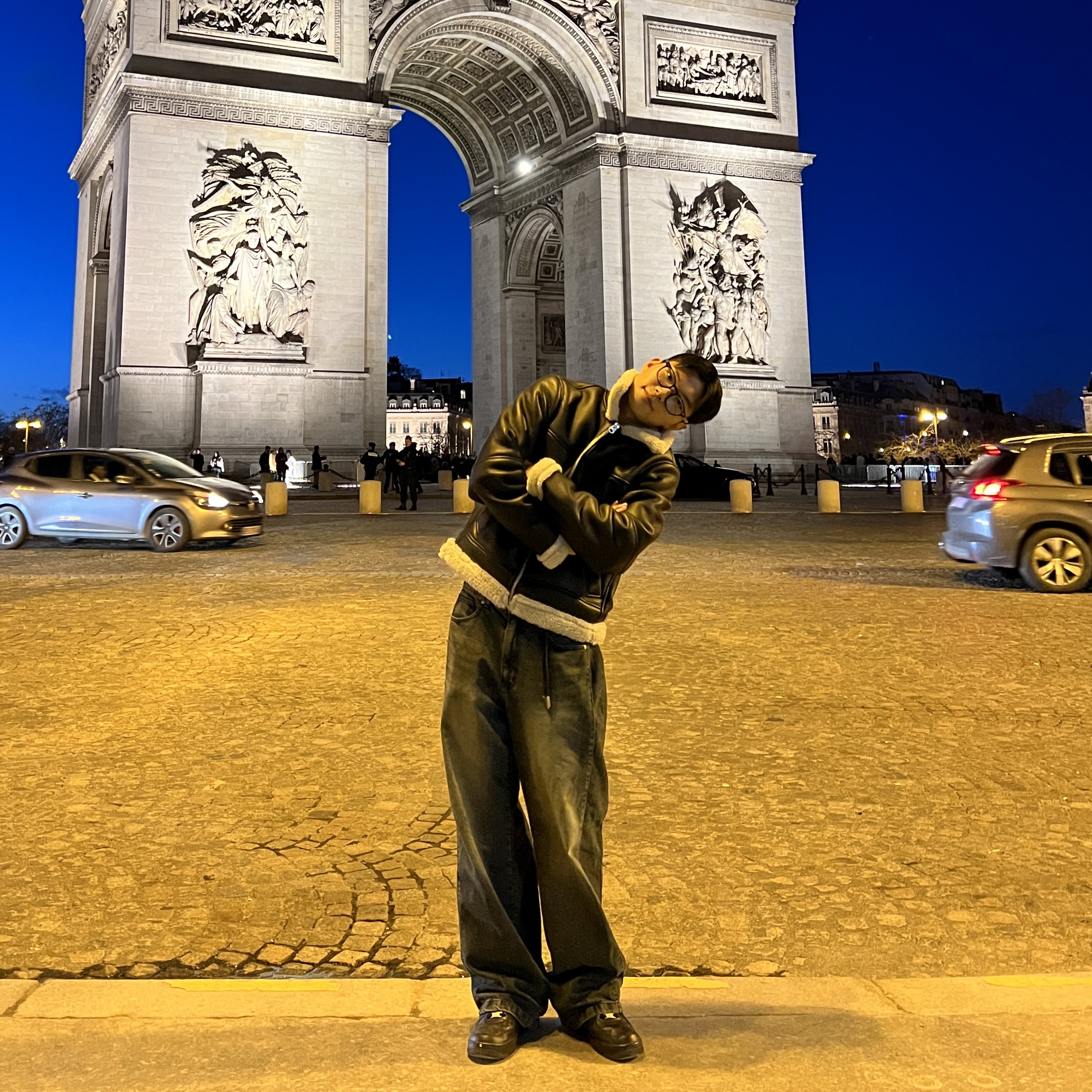 (W) Nike Air Force 1 '07 Low Triple Black 착용 스타일 - 5