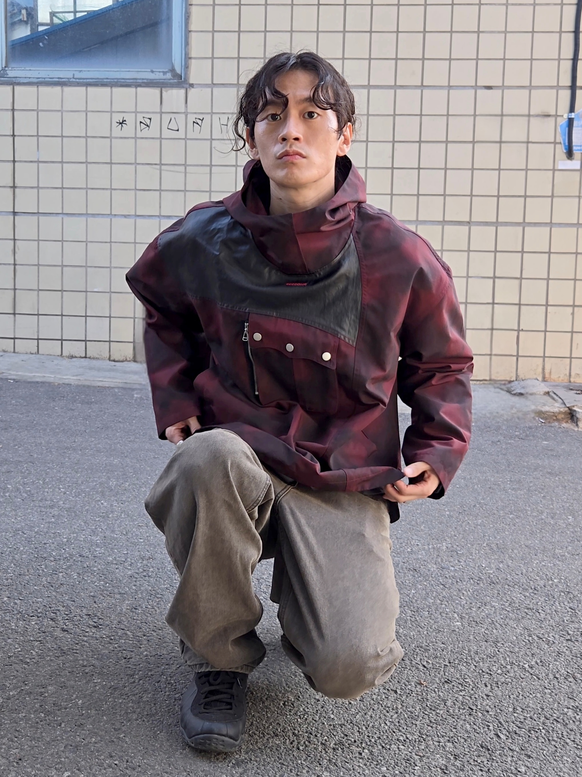 [KREAM 단독] PHOS333 Chasing Nova Anorak Burgundy, Nike Air Foamposite One Black Anthracite 착용 스타일 - 1