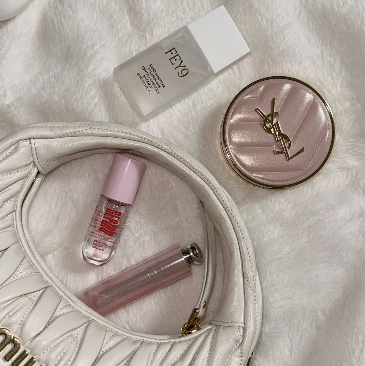 Dior Addict Lip Glow 001 Pink, Miu Miu Wander Matelasse Nappa Leather Small Hobo Bag Black 착용 스타일