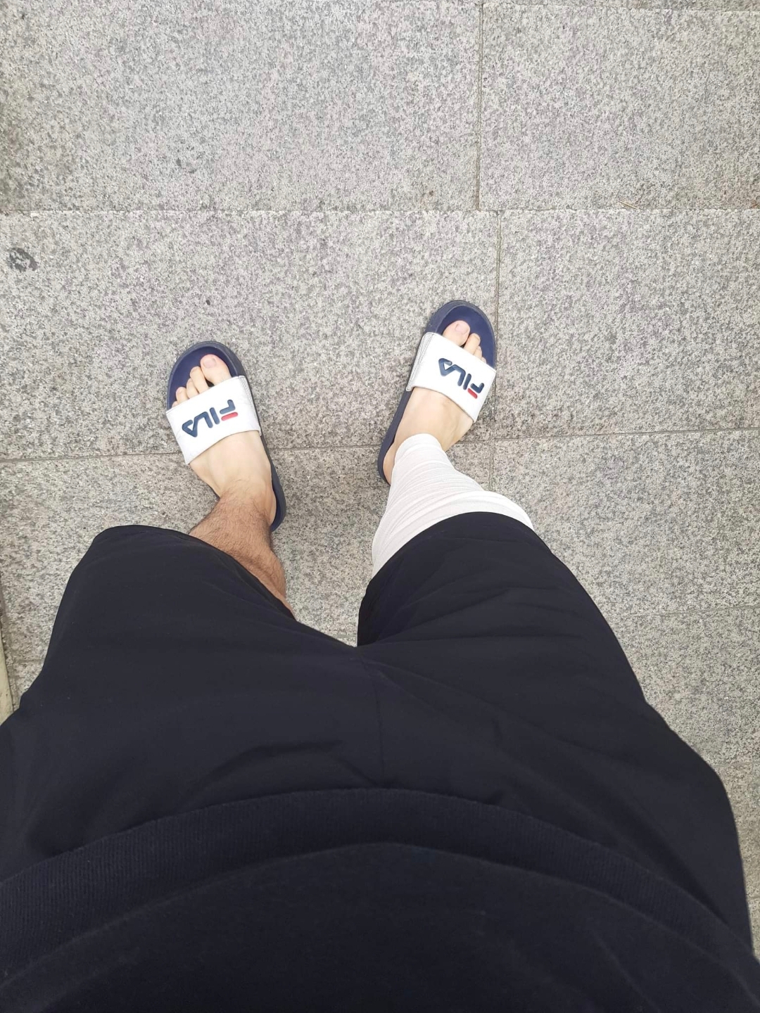 Fila Taper Slides Black 착용 스타일