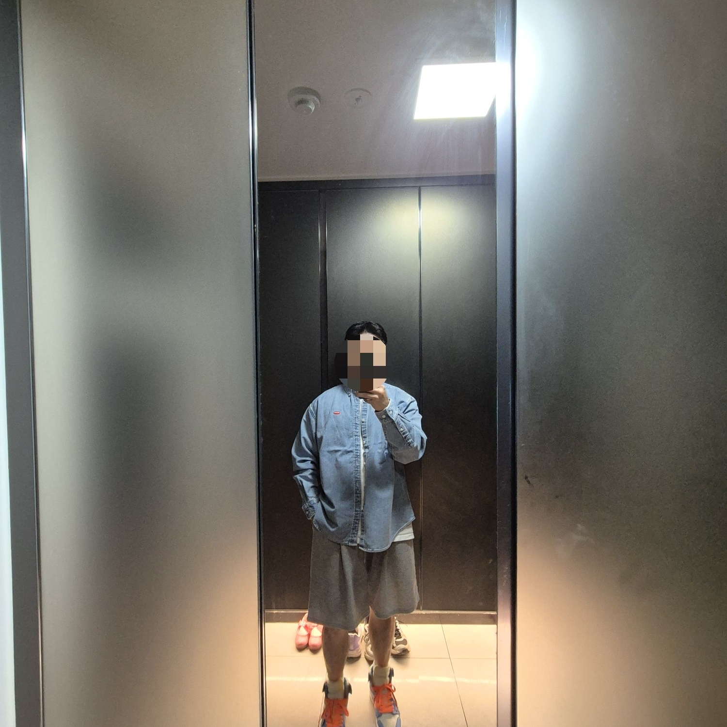 Supreme Small Box Denim Shirt Washed Indigo - 25SS 착용 스타일 - 5