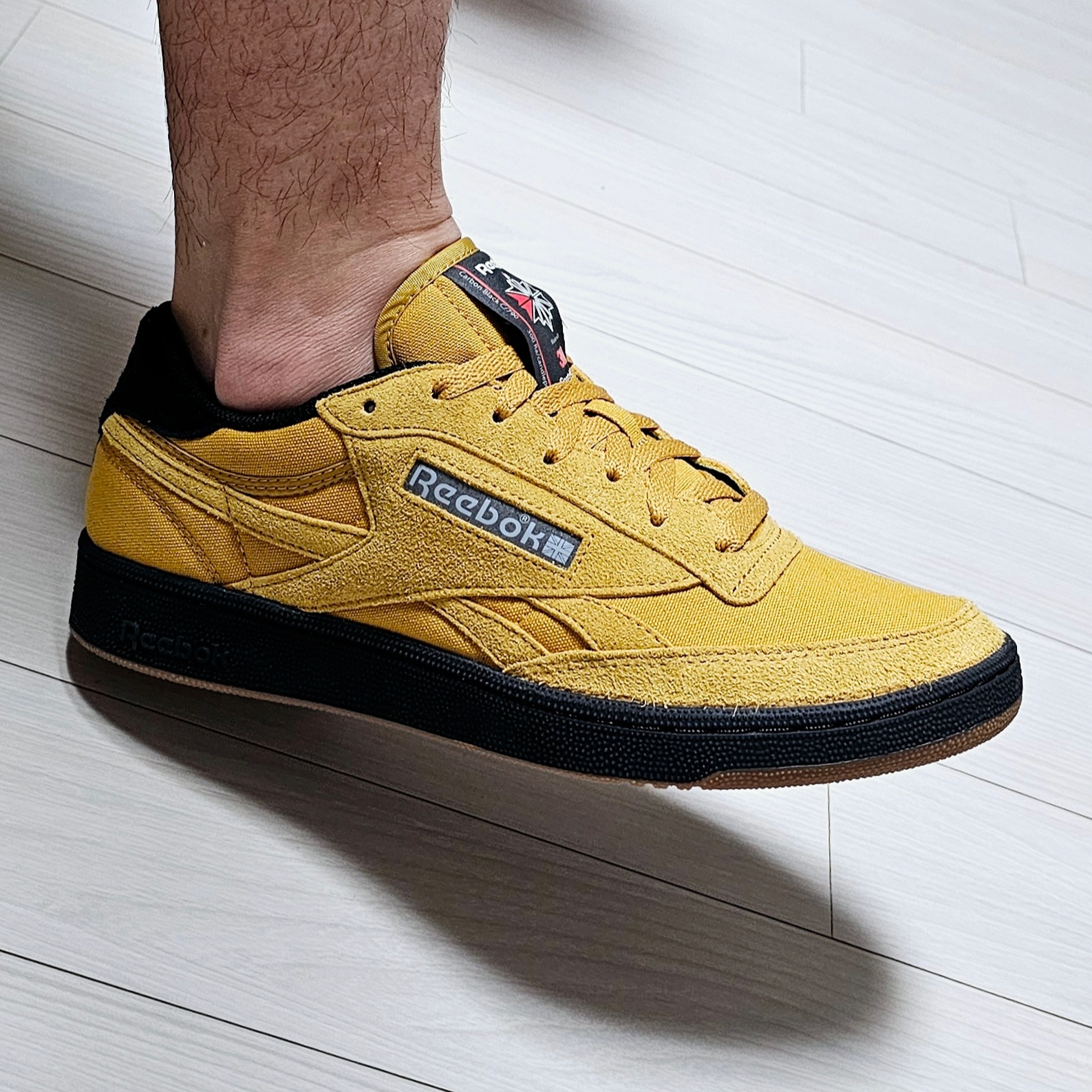 Reebok Club C Revenge Vintage Mustard 착용 스타일