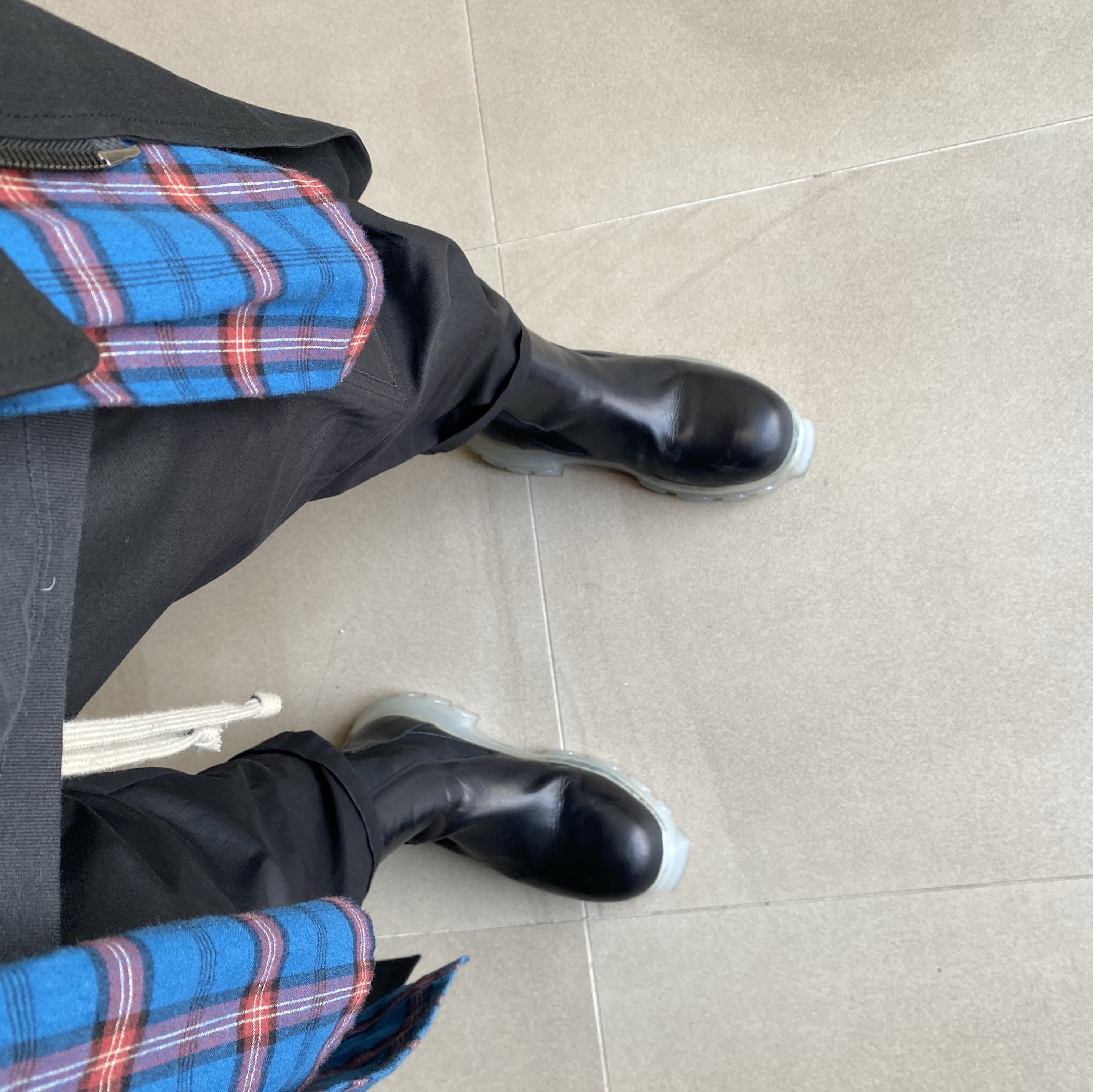 Rick Owens Beatle Bozo Tractor Boots Black Clear 착용 스타일
