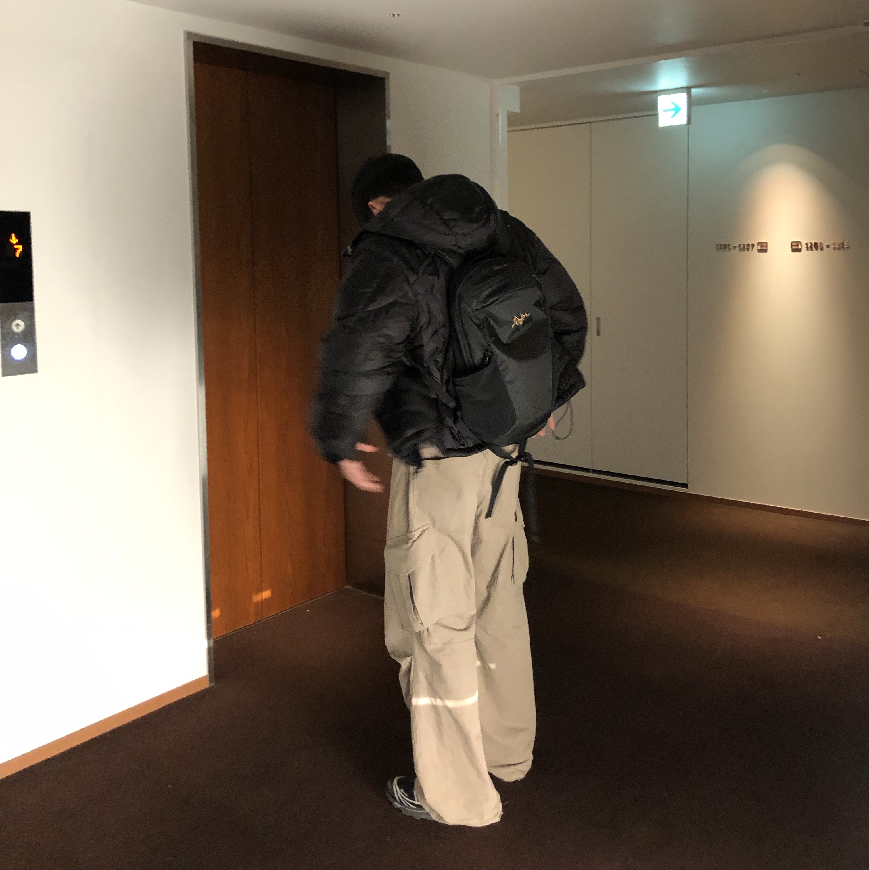 Salomon XT-6 GTX Black Silver, The North Face White Label Wave LT On Ball Jacket Black 착용 스타일 - 1