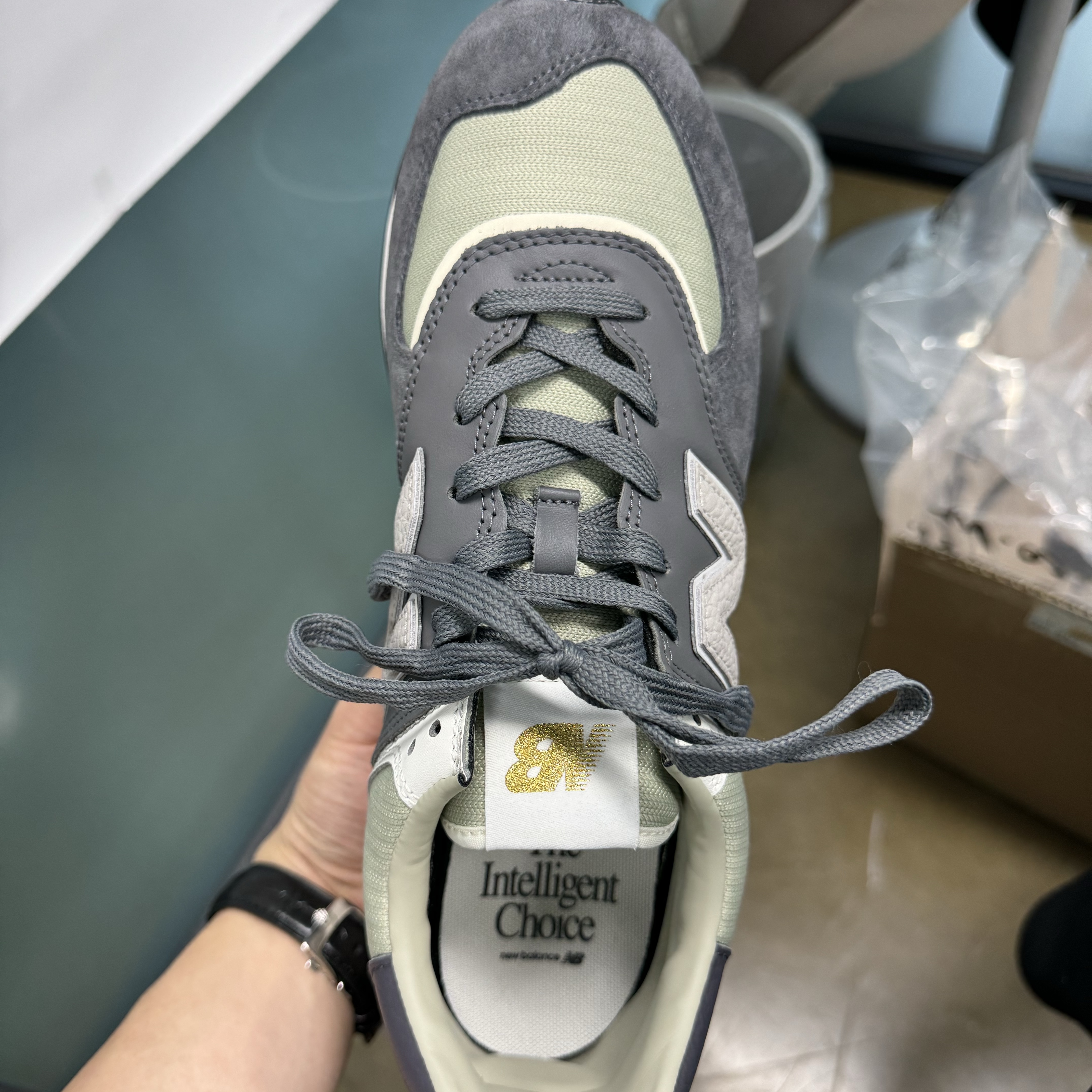 New Balance 574 Legacy Dark Grey 착용 스타일 - 4