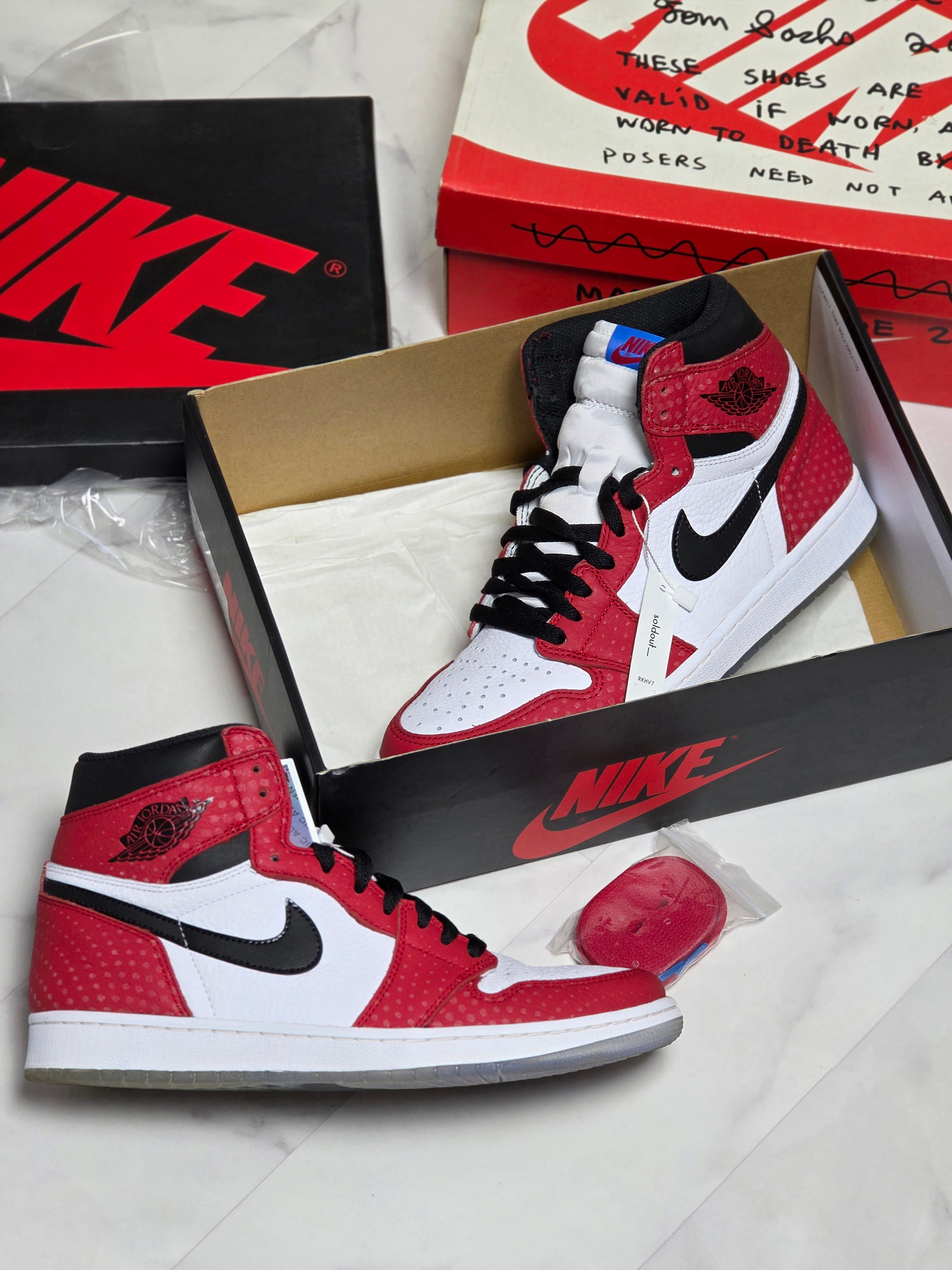 Jordan 1 Retro High Spider-Man Origin Story 착용 스타일 - 2