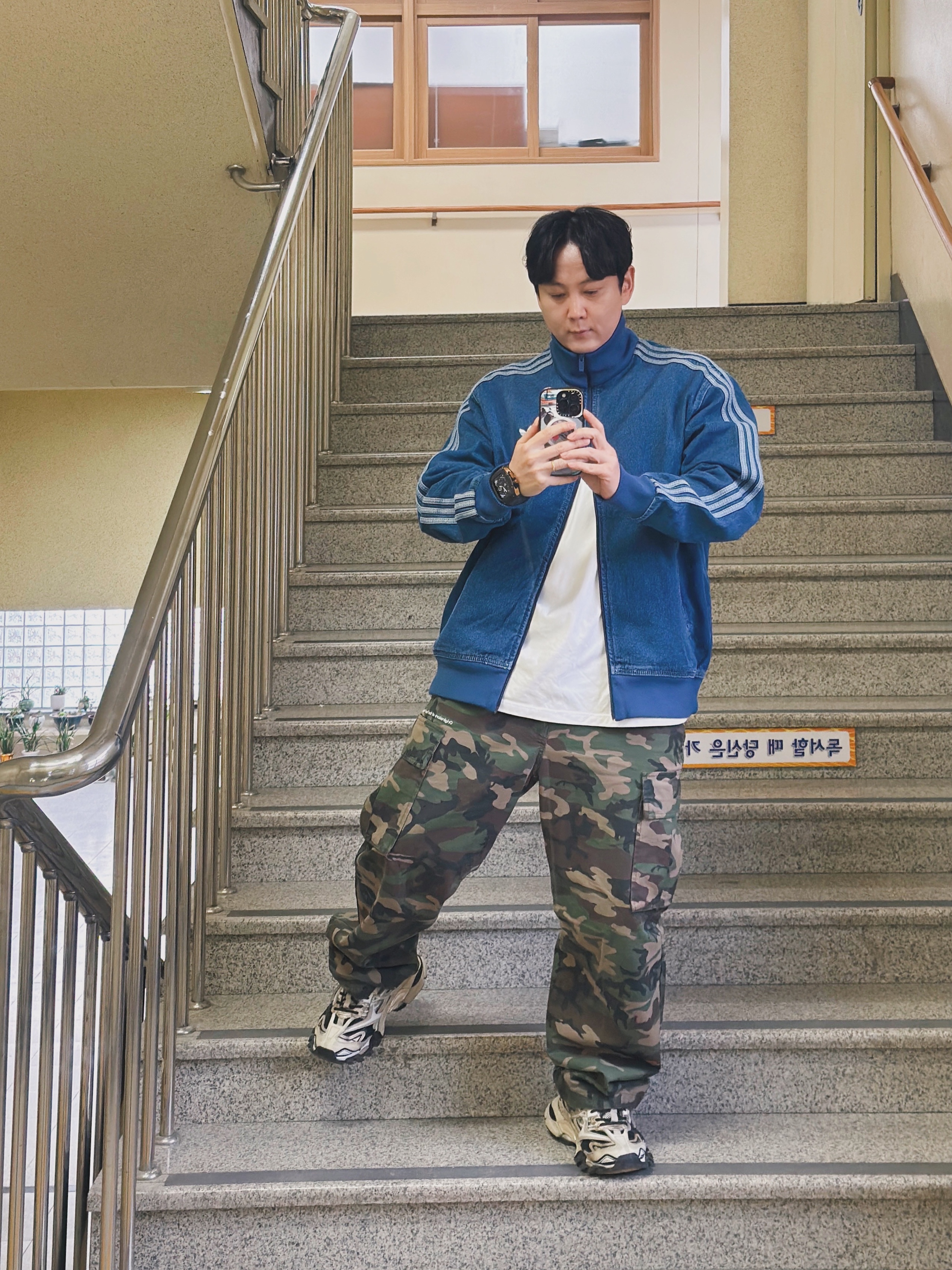 Adidas Adicolor Denim Firebird Track Top Medium Blue Denim - KR Sizing 착용 스타일