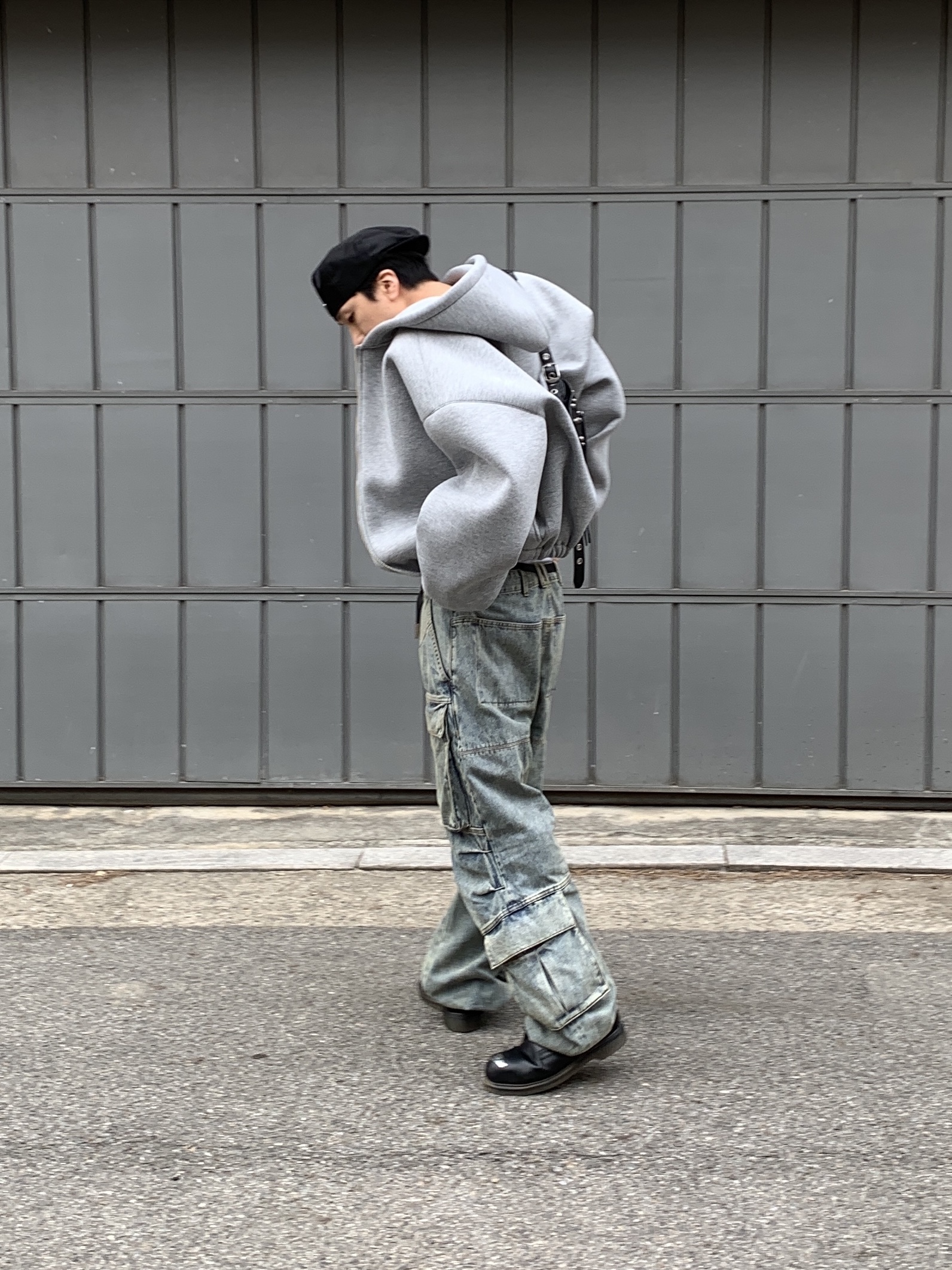 Prada Re-Nylon Hat Black, Entire Studios Heavy Denim Cargo Surface Wave 착용 스타일 - 3