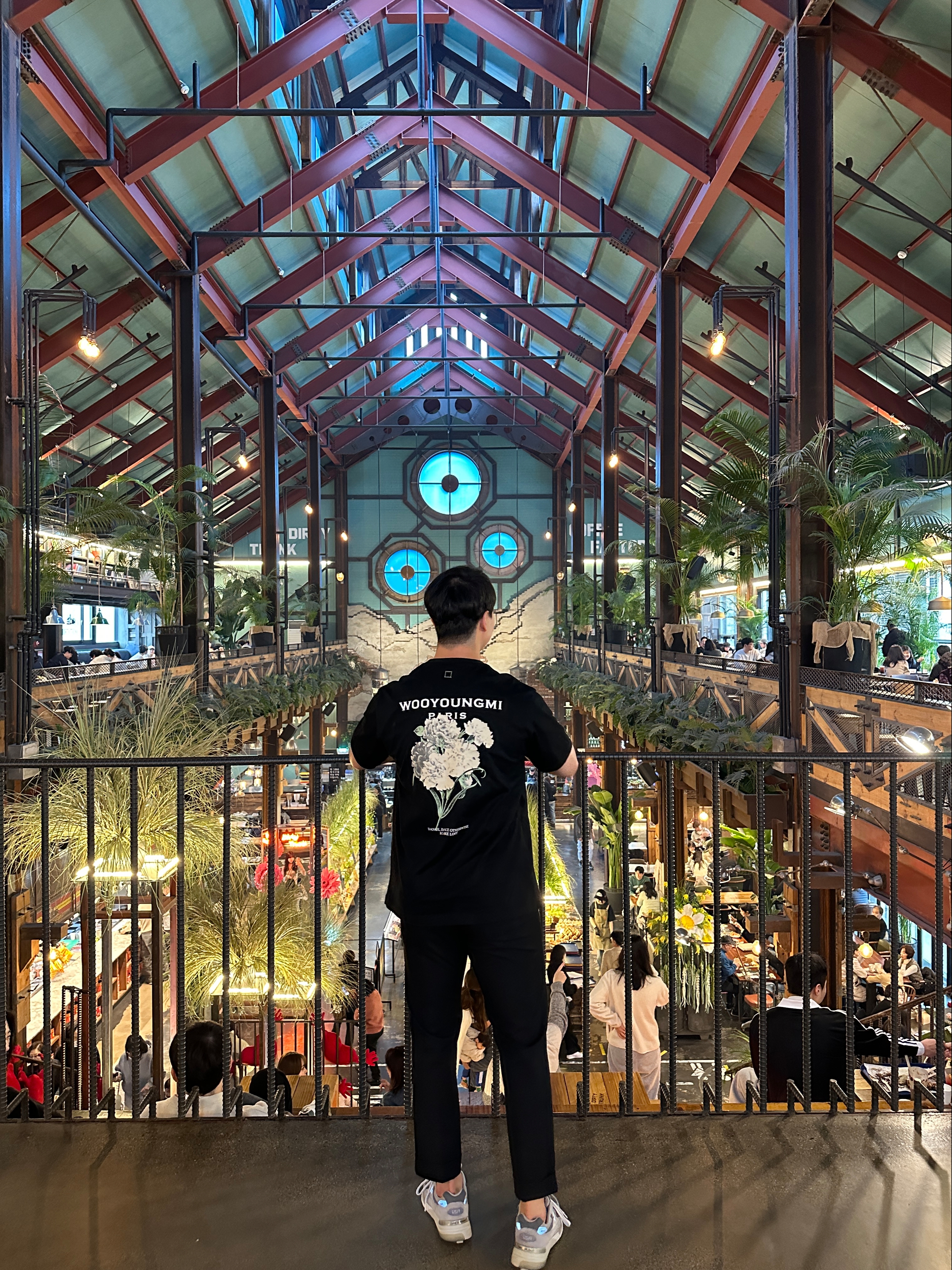 Wooyoungmi Flower Print Back Logo T-Shirt Black - 21SS, New Balance 992 Made in USA Grey - D Standard 착용 스타일