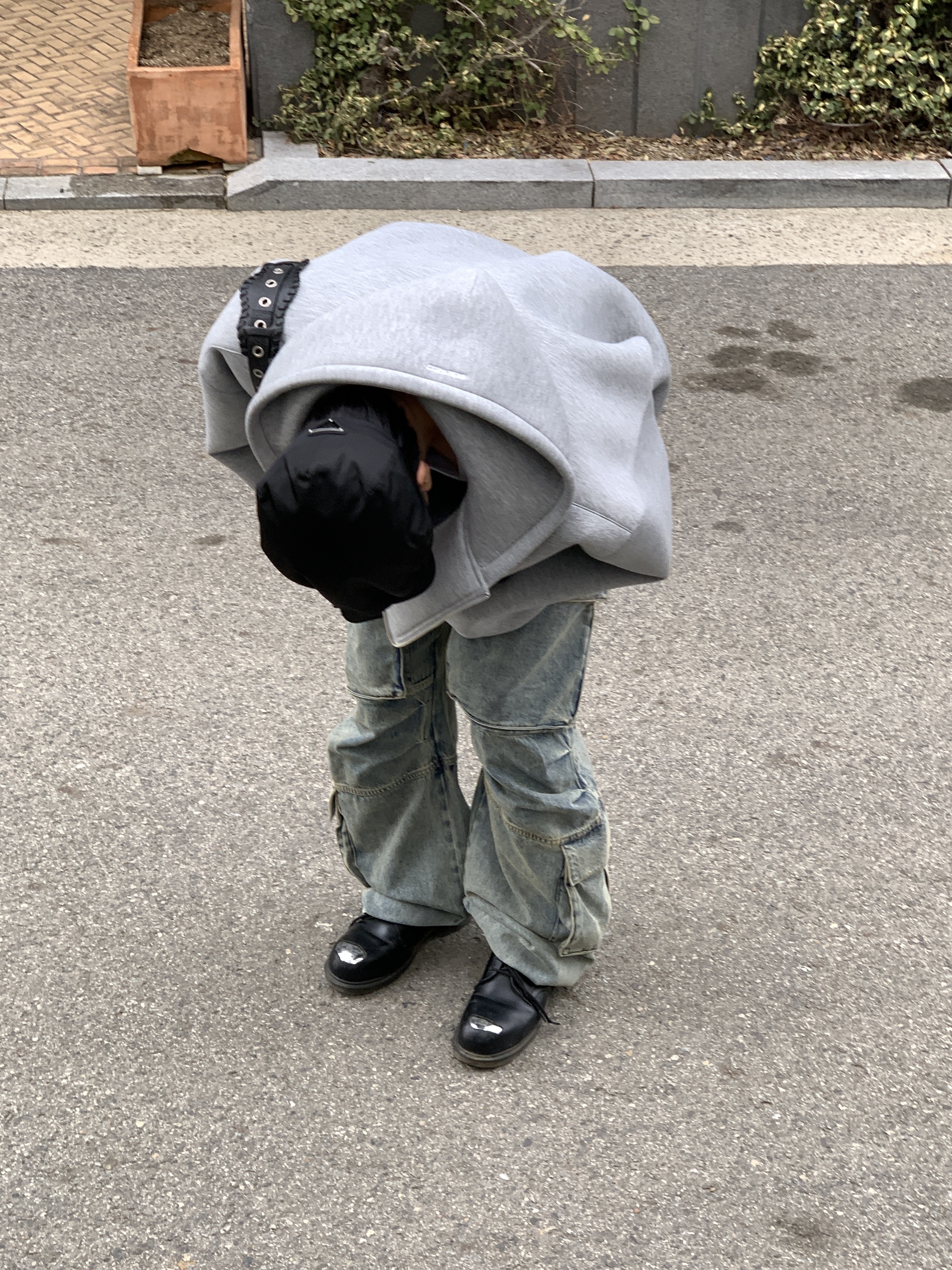 Prada Re-Nylon Hat Black, Entire Studios Heavy Denim Cargo Surface Wave 착용 스타일 - 2
