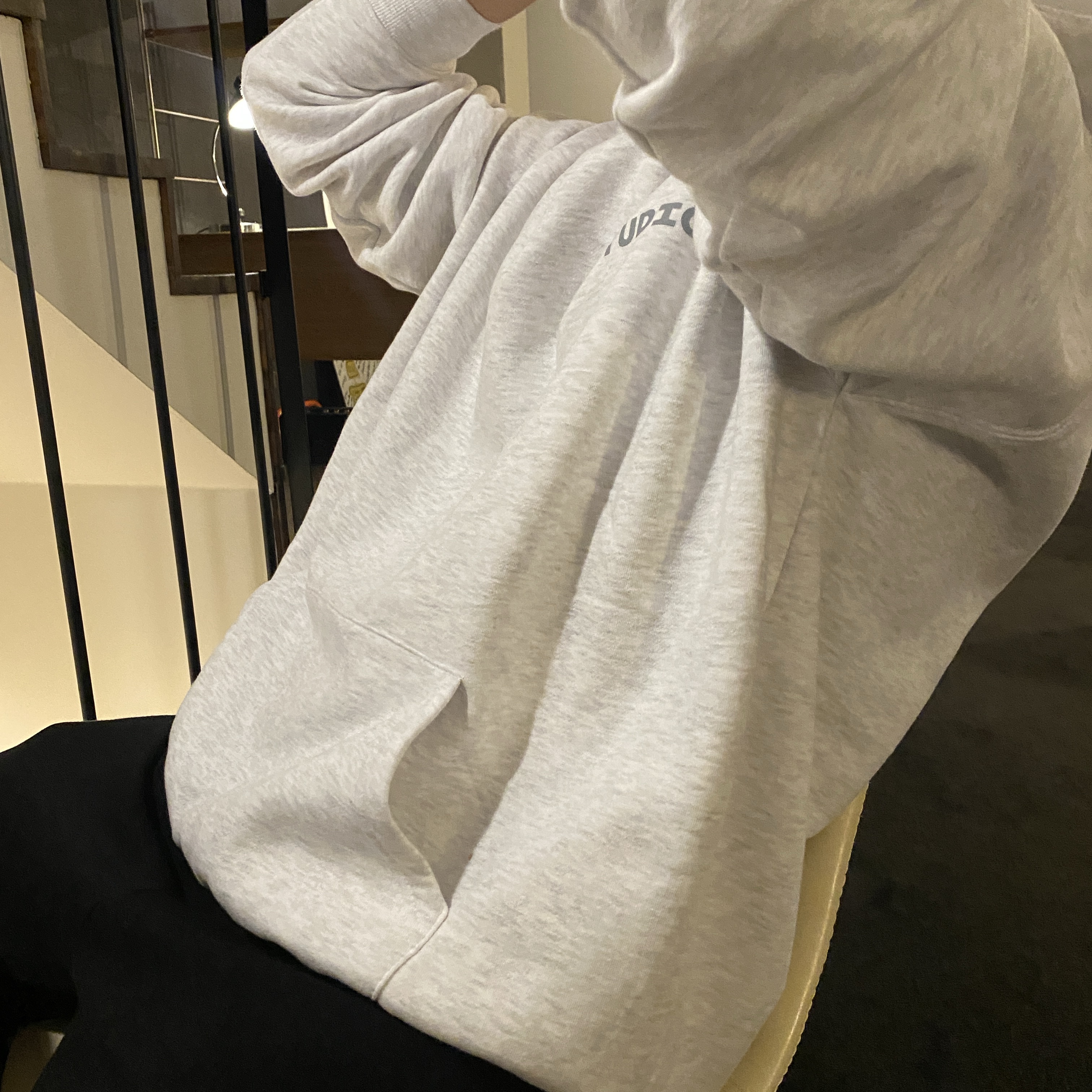 IAB Studio Hoodie Light Gray 착용 스타일 - 2