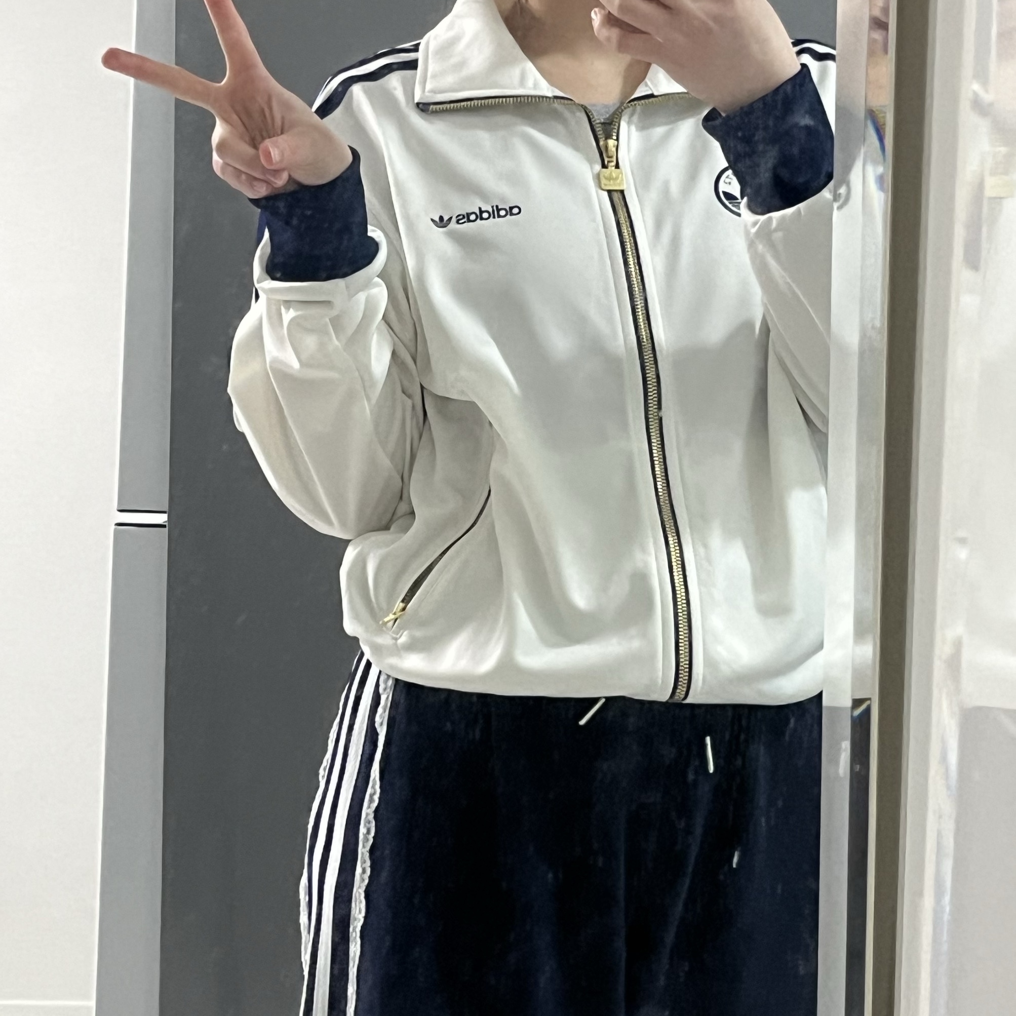 (W) Adidas Firebird Badge Track Top Cloud White - KR Sizing, (W) Adidas Firebird Badge Track Top Clear Sky - KR Sizing 착용 스타일 - 2