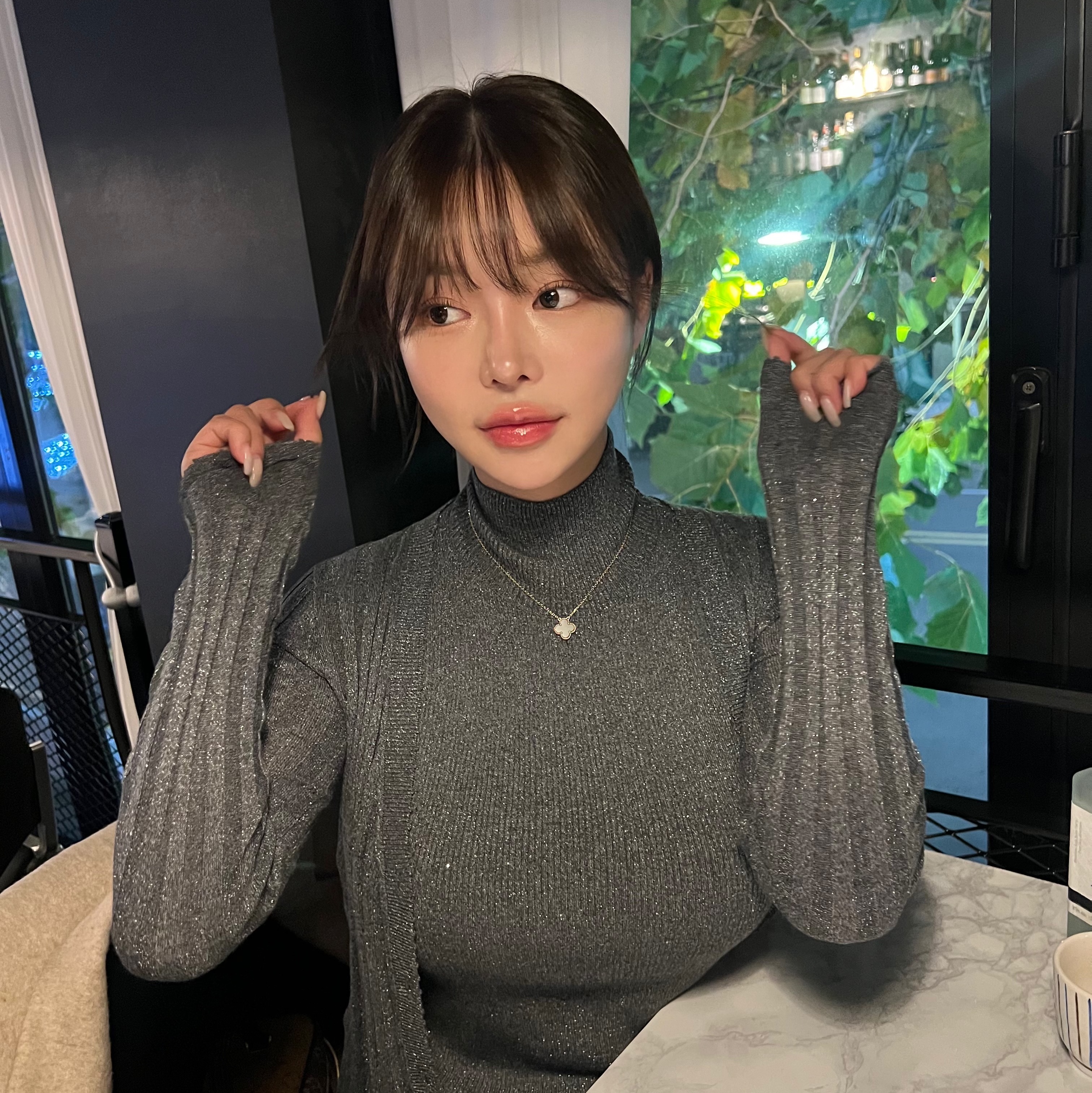 (W) 반 클리프 & 아펠 빈티지 알함브라 펜던트 옐로우 골드 오닉스 착용 스타일 - 2