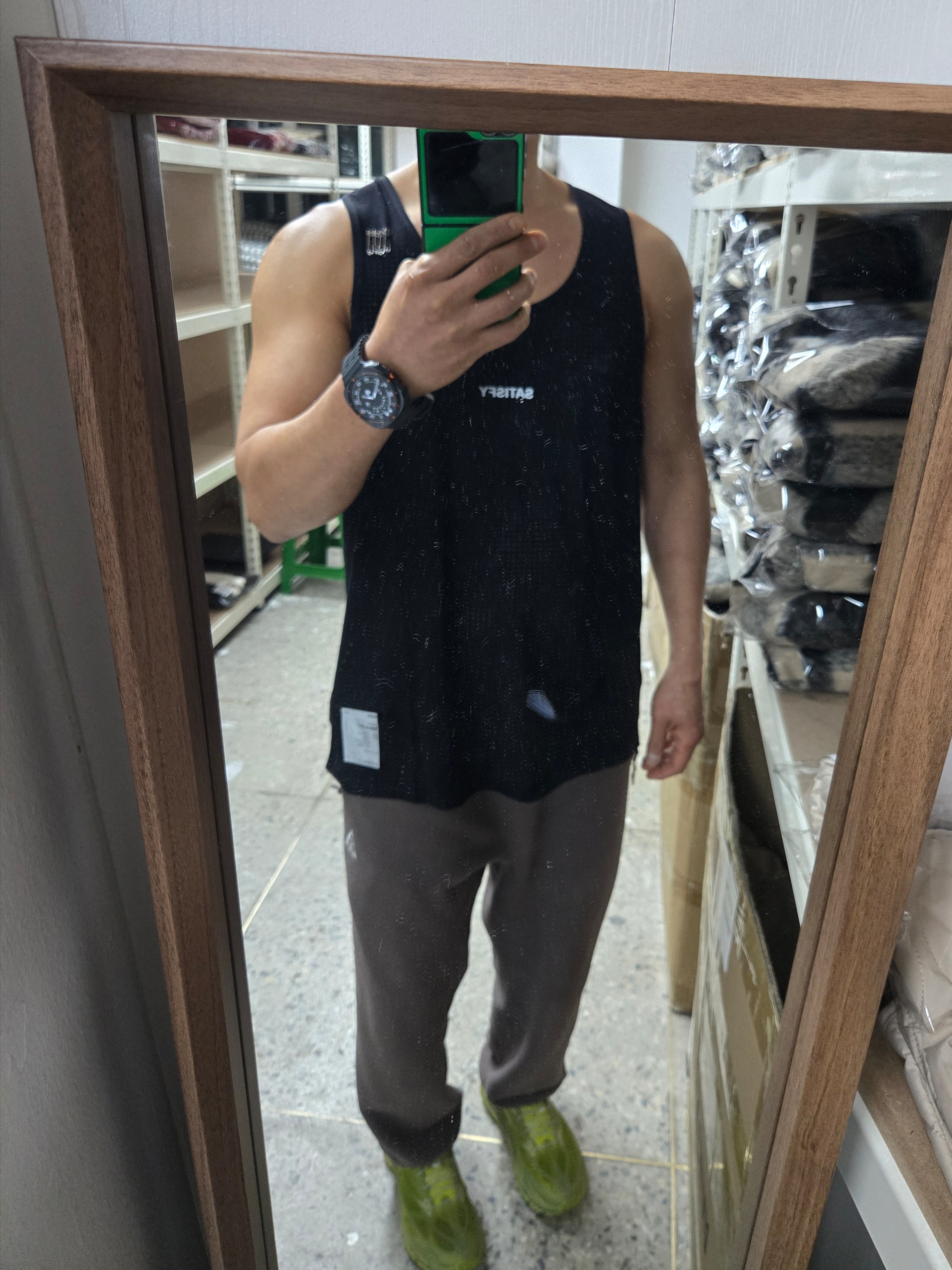 Satisfy Space-O Singlet Black 착용 스타일