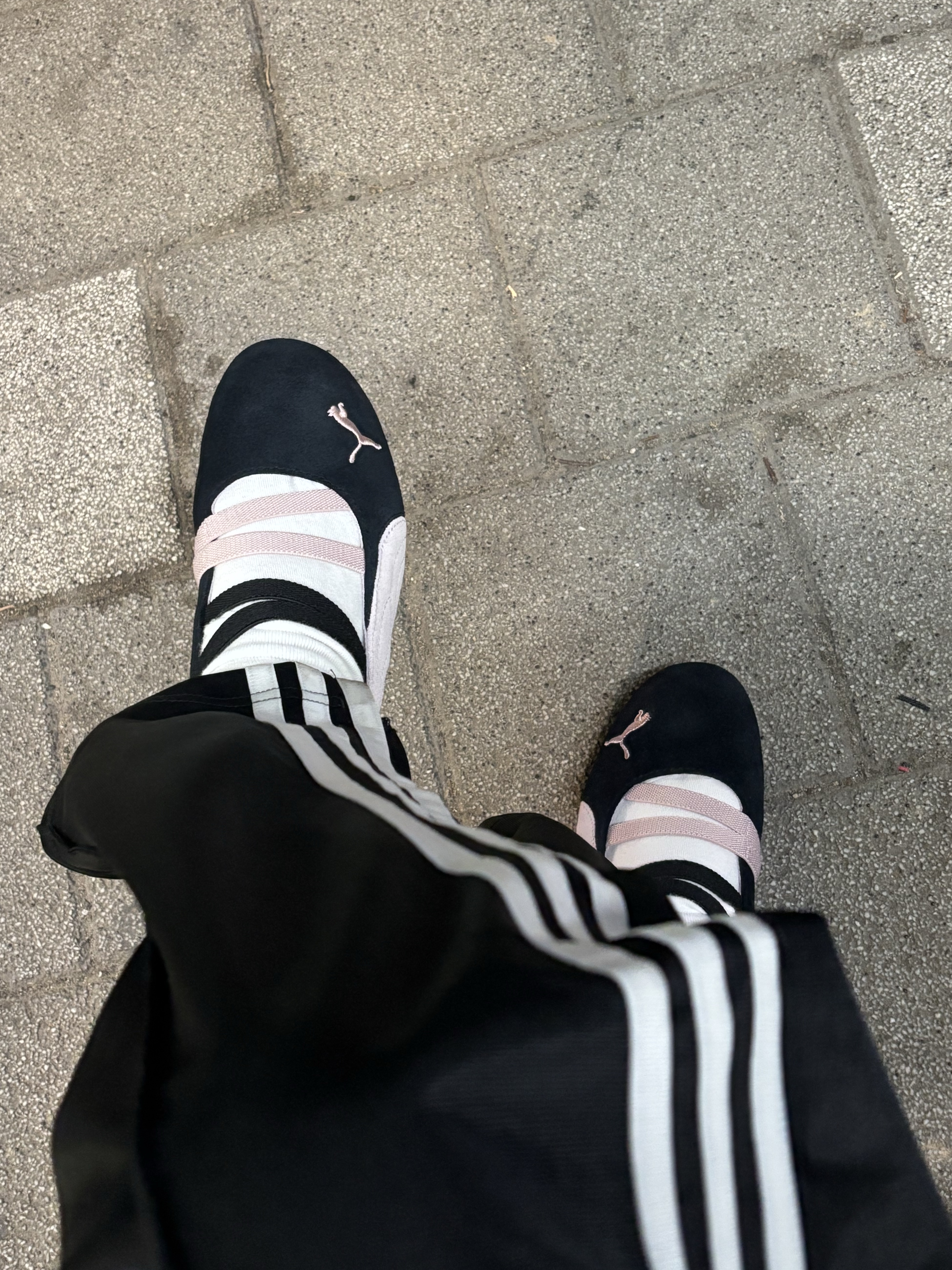 (W) Puma Speedcat Ballet Metallic Puma Silver Puma White, (W) Adidas Originals Firebird Loose Track Pants Black - KR Sizing 착용 스타일 - 2