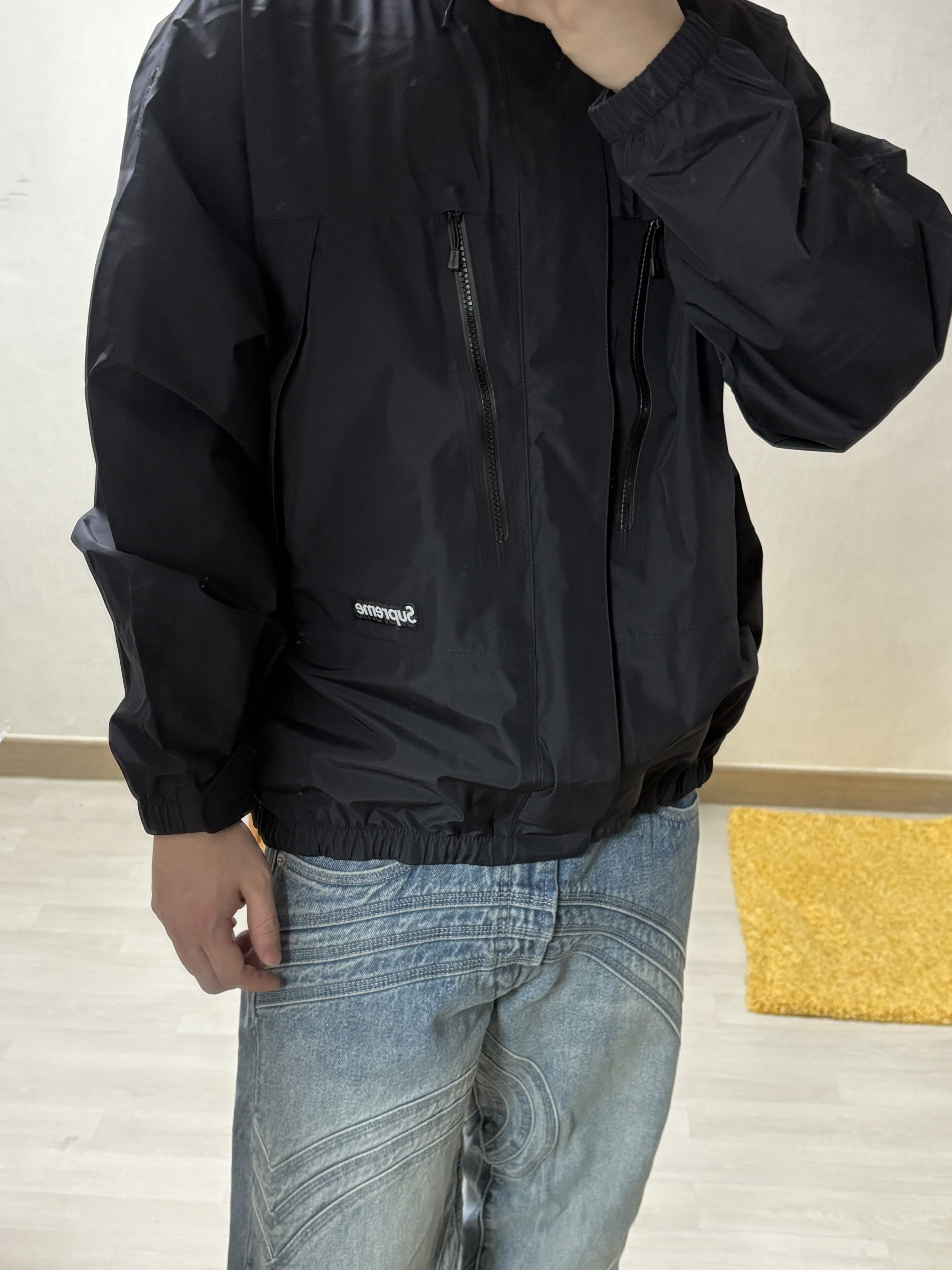Supreme Gore-Tex Taped Seam Shell Jacket Black - 24FW, Supreme S Logo Loose Fit Jean Washed Blue - 24SS 착용 스타일 - 2