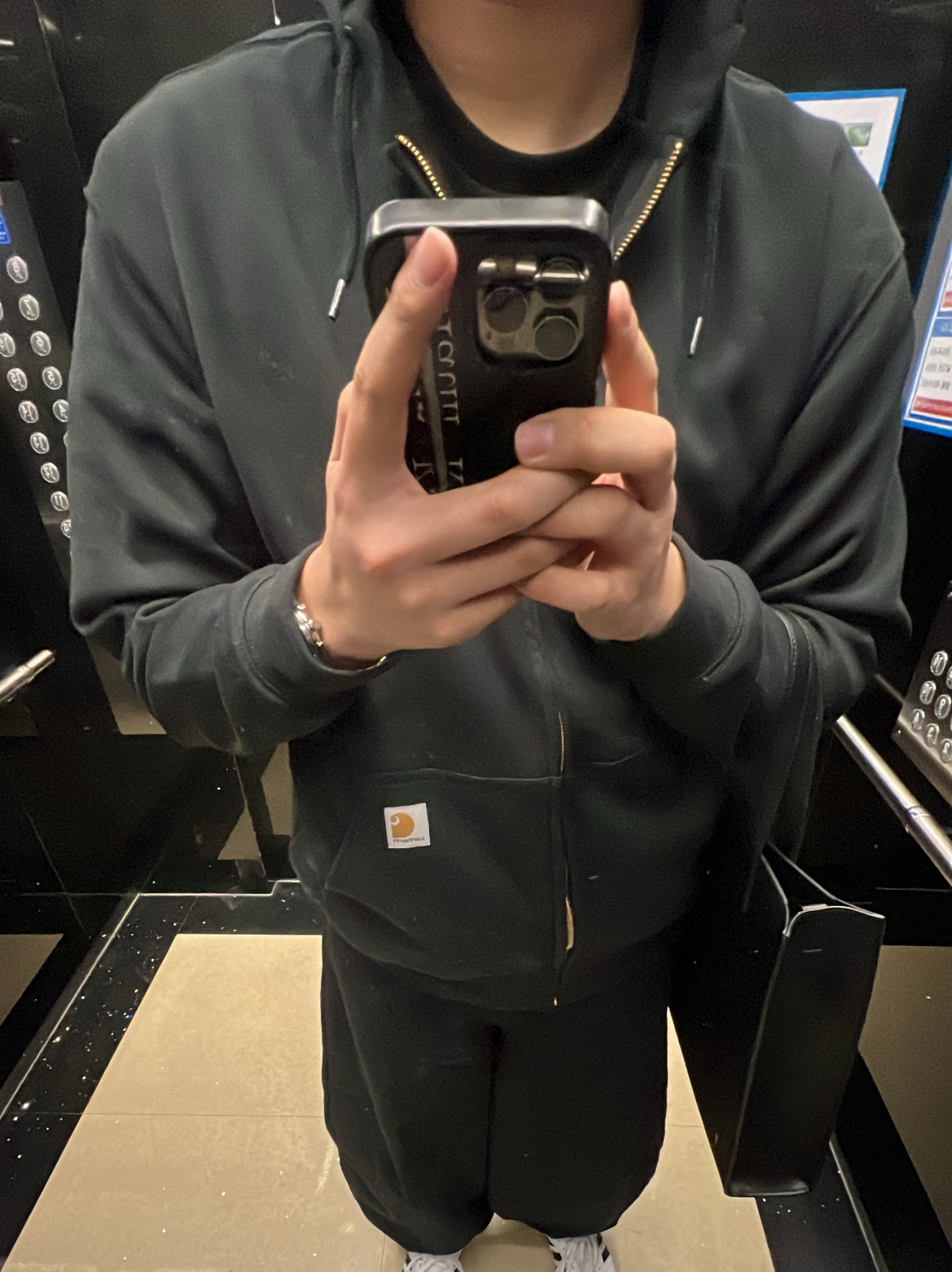 Carhartt Loose Fit Midweight Regular Full Zip Sweatshirt Black 착용 스타일