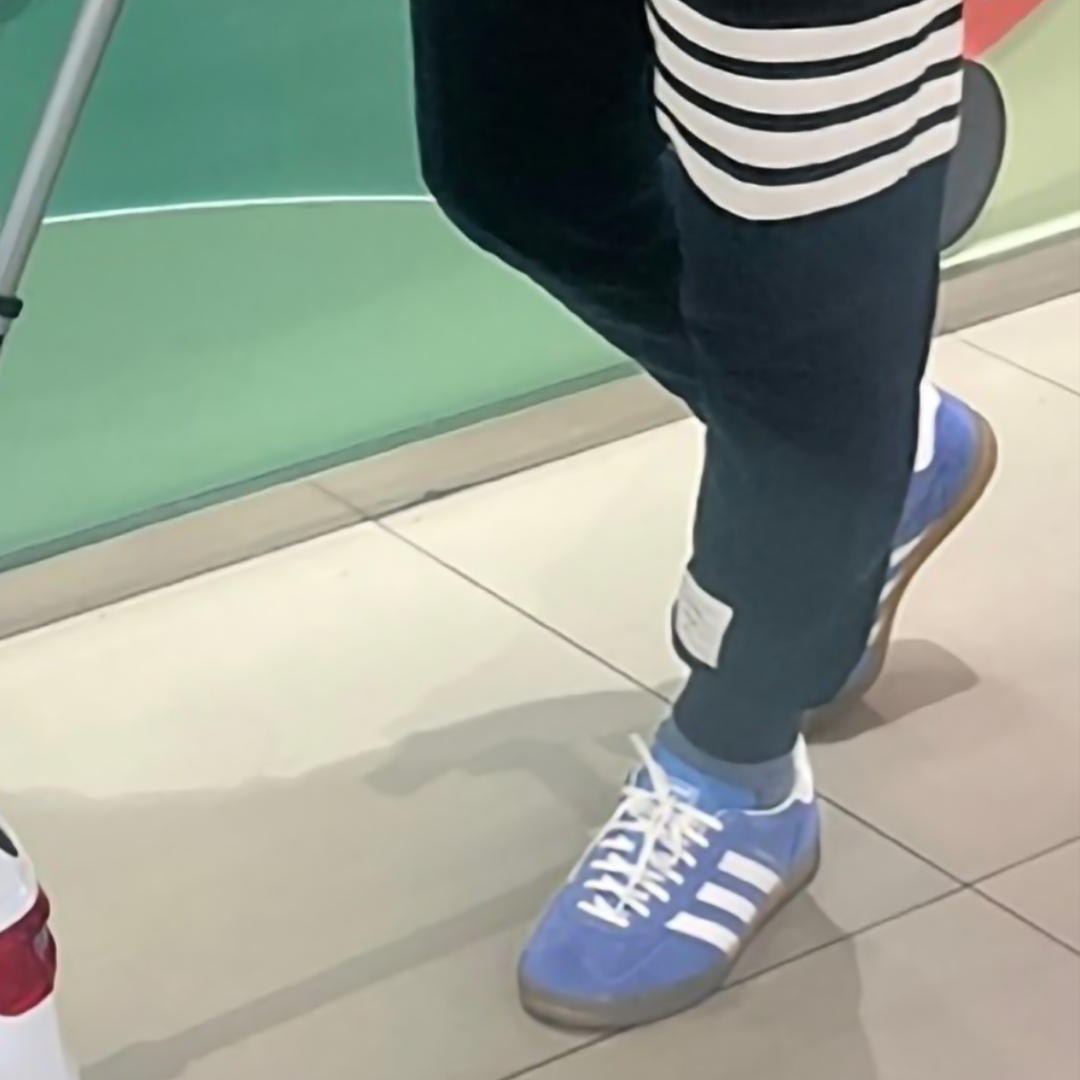 (W) Adidas Gazelle Indoor Blue Fusion Cloud White 착용 스타일