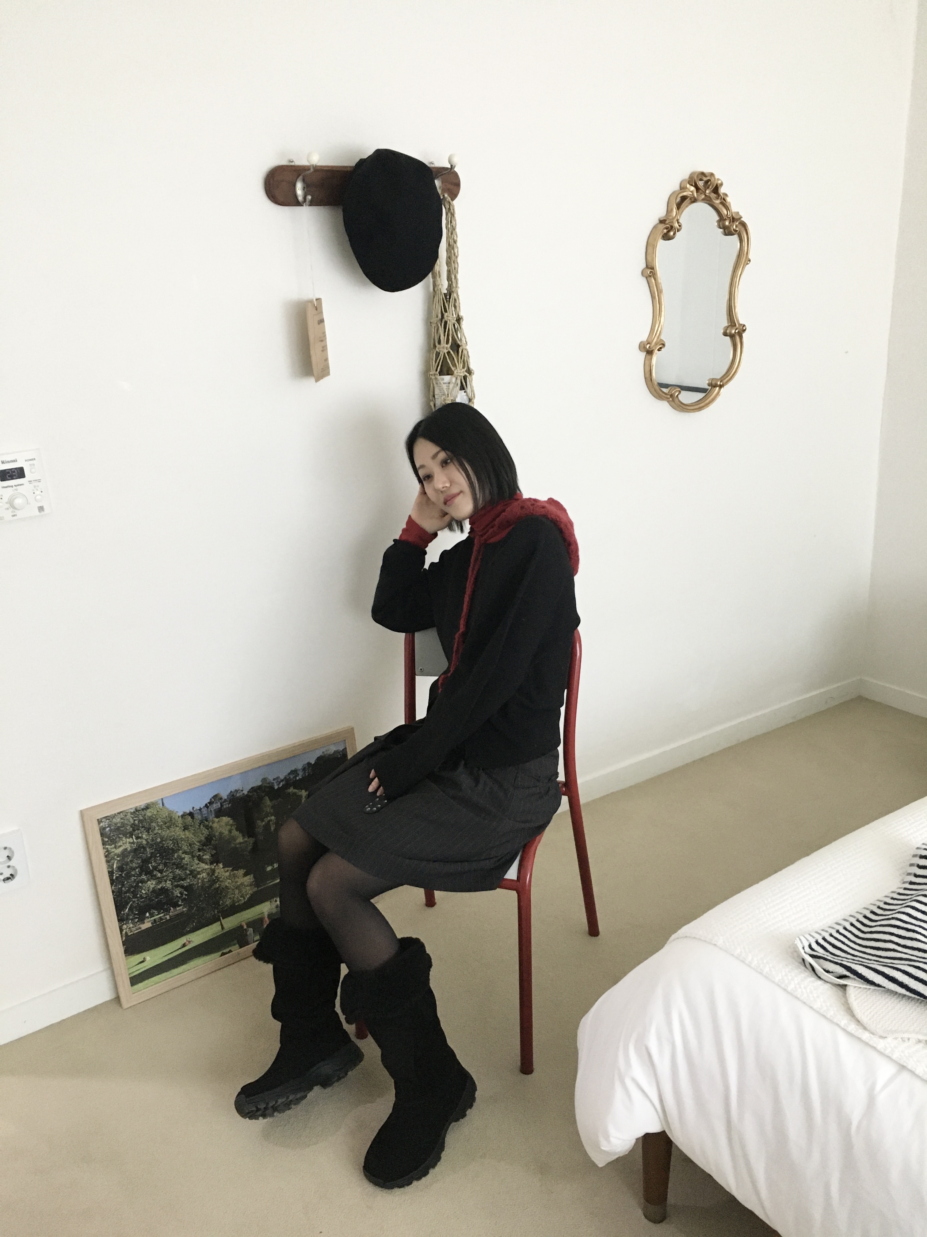[6% 적립] NegativeThree Belted Slouchy Shearling Boots Black 착용 스타일 - 2