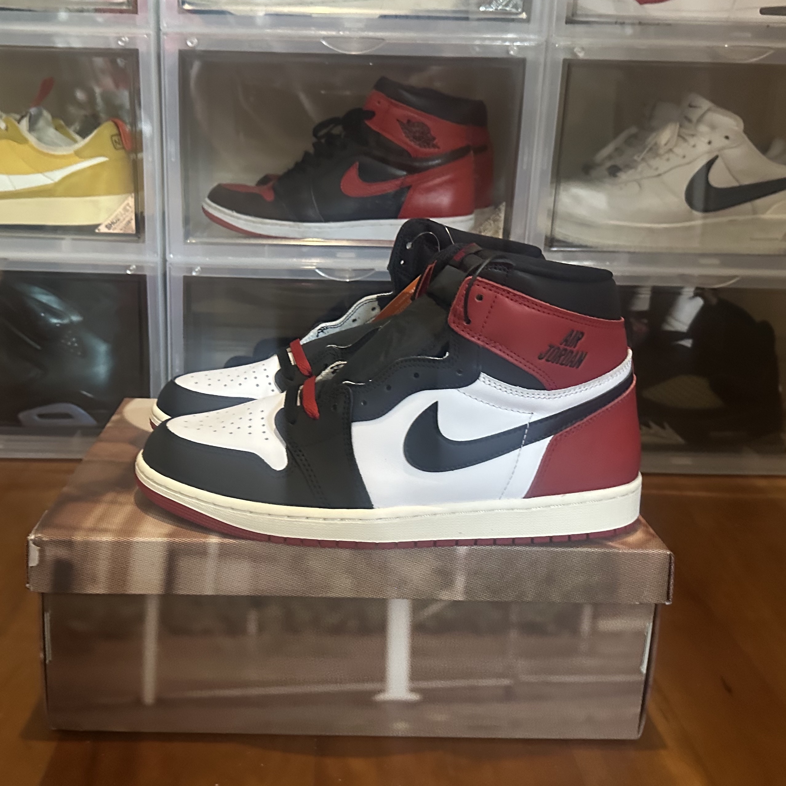 Jordan 1 Retro High OG Black Toe 착용 스타일 - 3