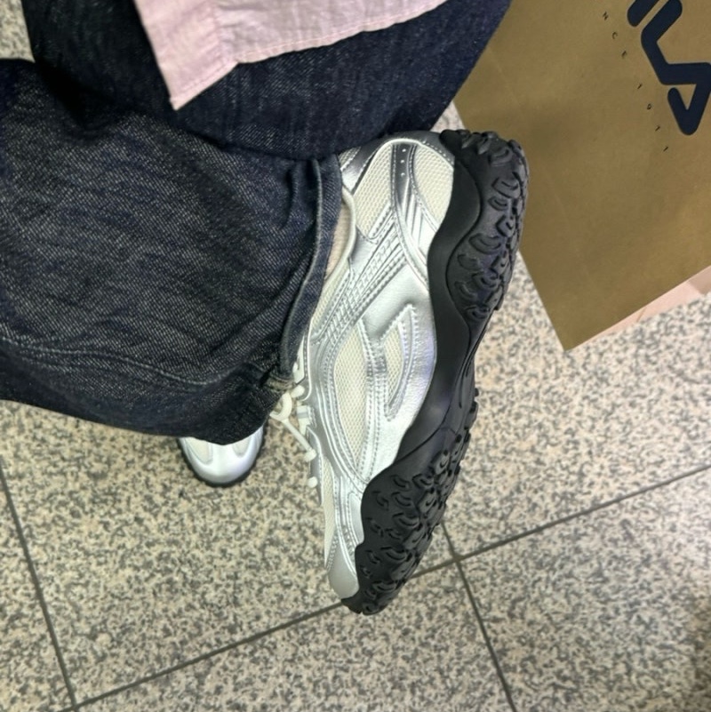[6% 적립] FILA Echappe Ms Silvermoon 착용 스타일