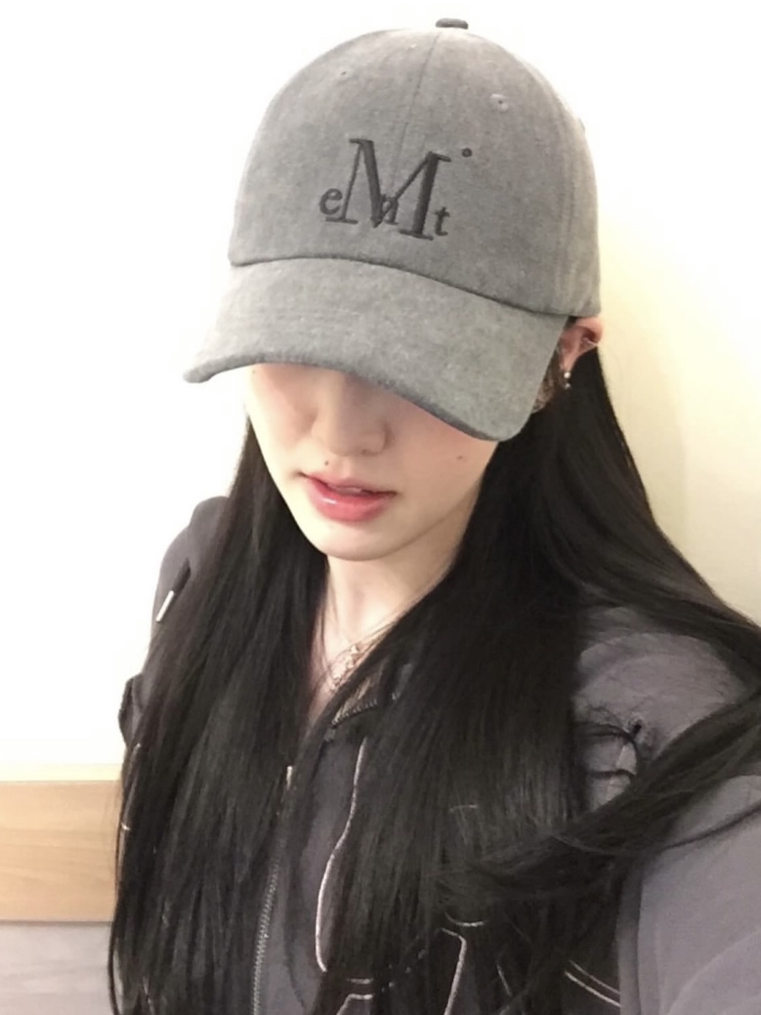 MUCENT Signature Ballcap Space Gray 착용 스타일 - 5