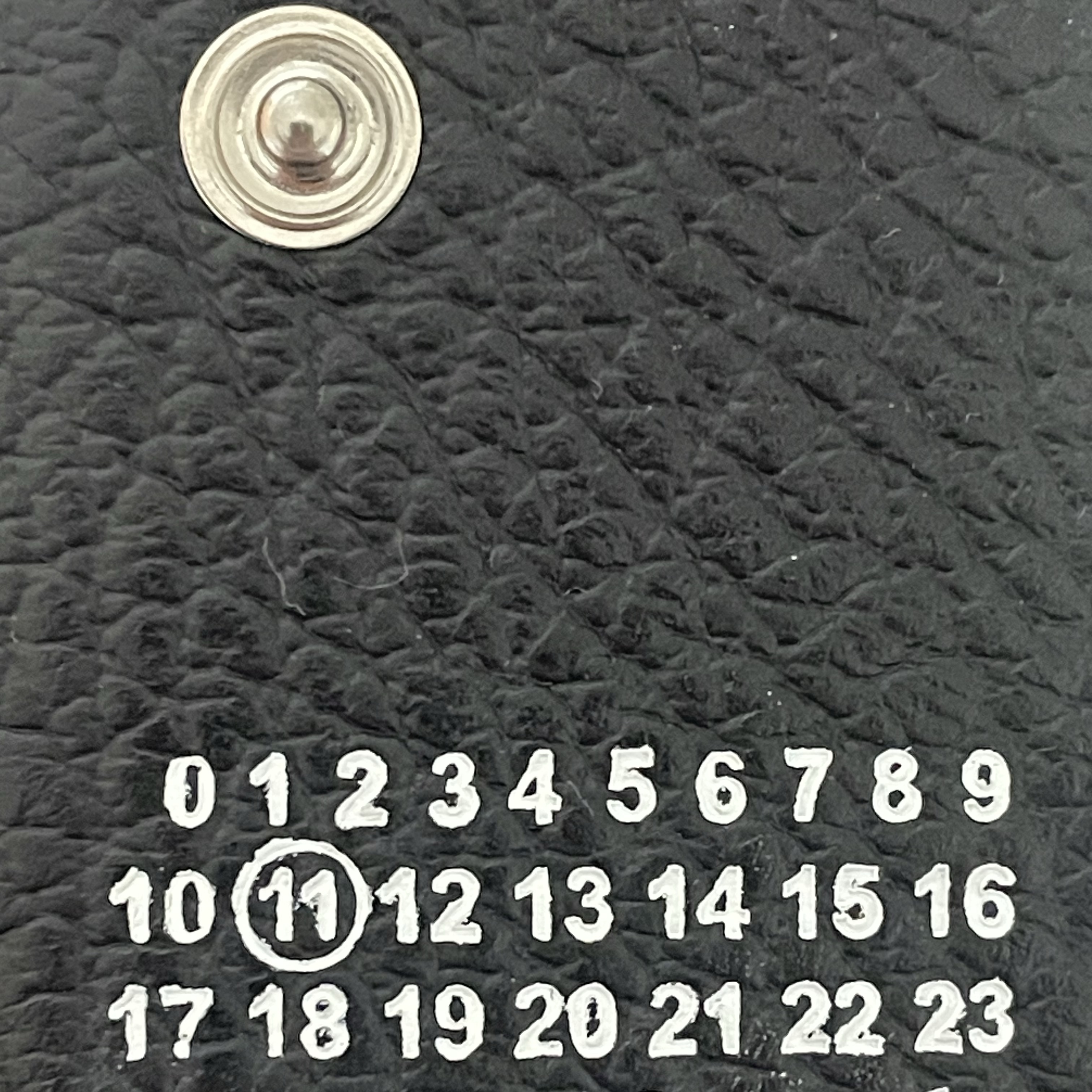 Maison Margiela Keyring Wallet Black 착용 스타일 - 1