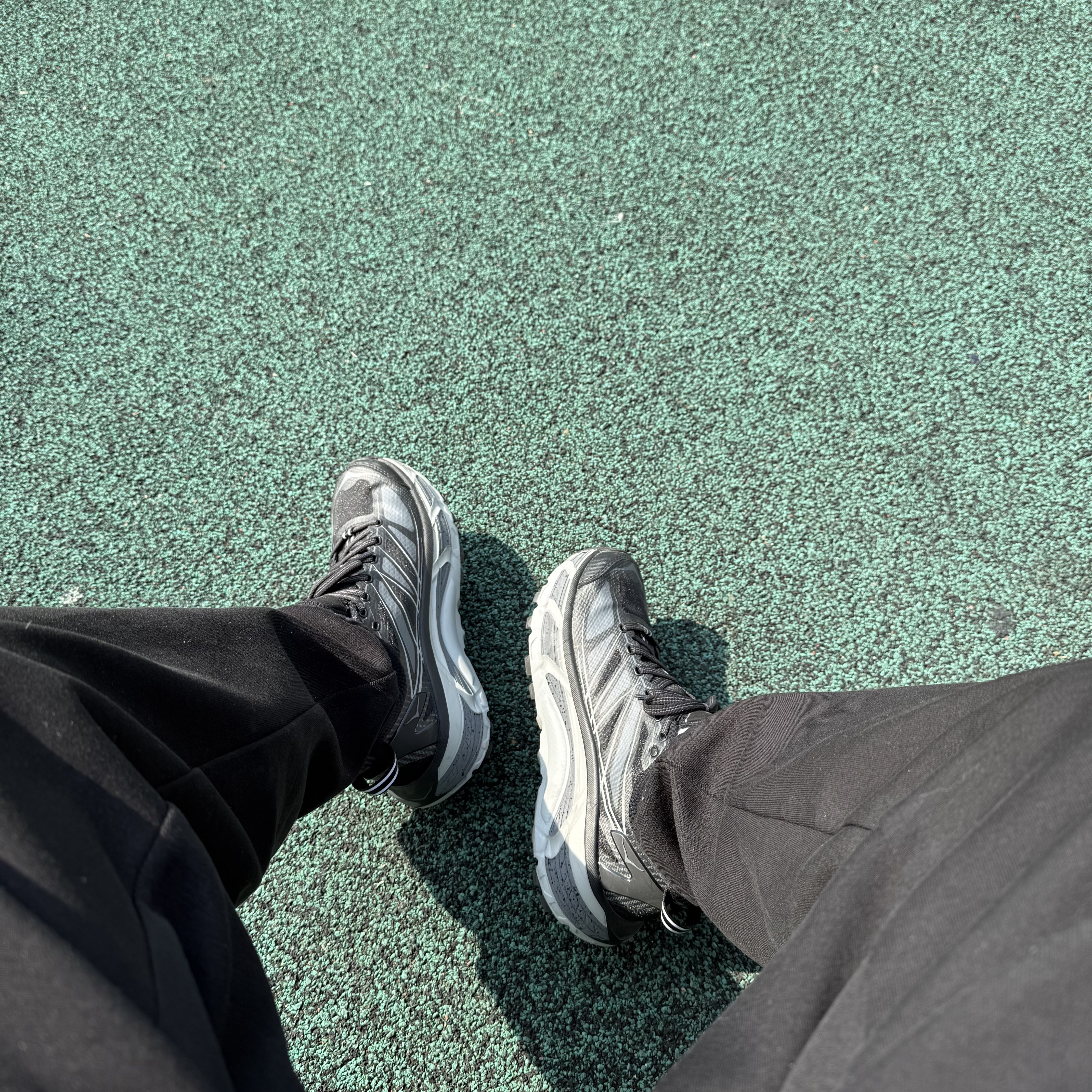 Hoka Mafate Speed 2 Black Castlerock 착용 스타일 - 1