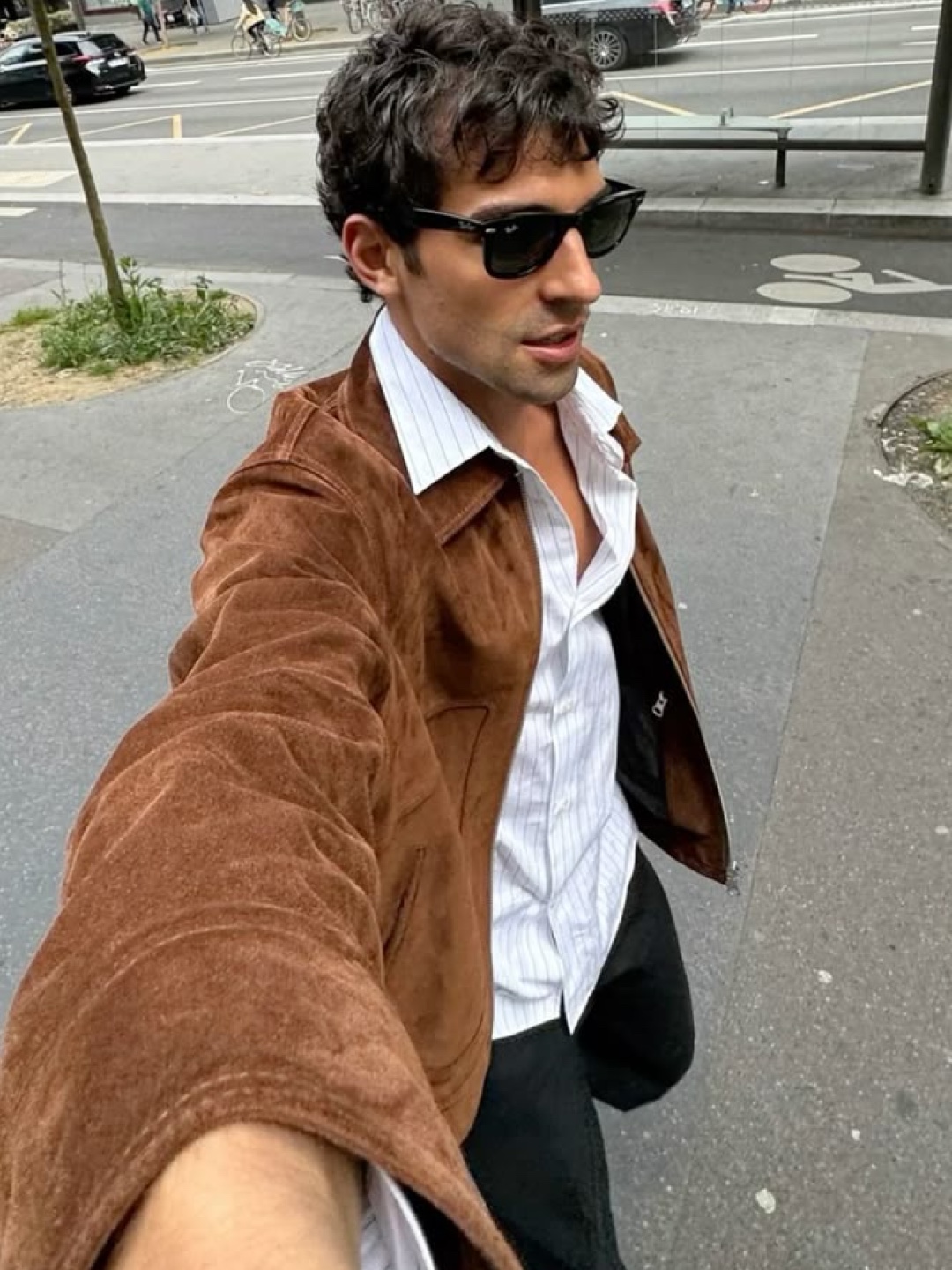 Prada Suede Bomber Jacket Black, (W) Zara Faux Suede Jacket Camel 착용 스타일 - 2