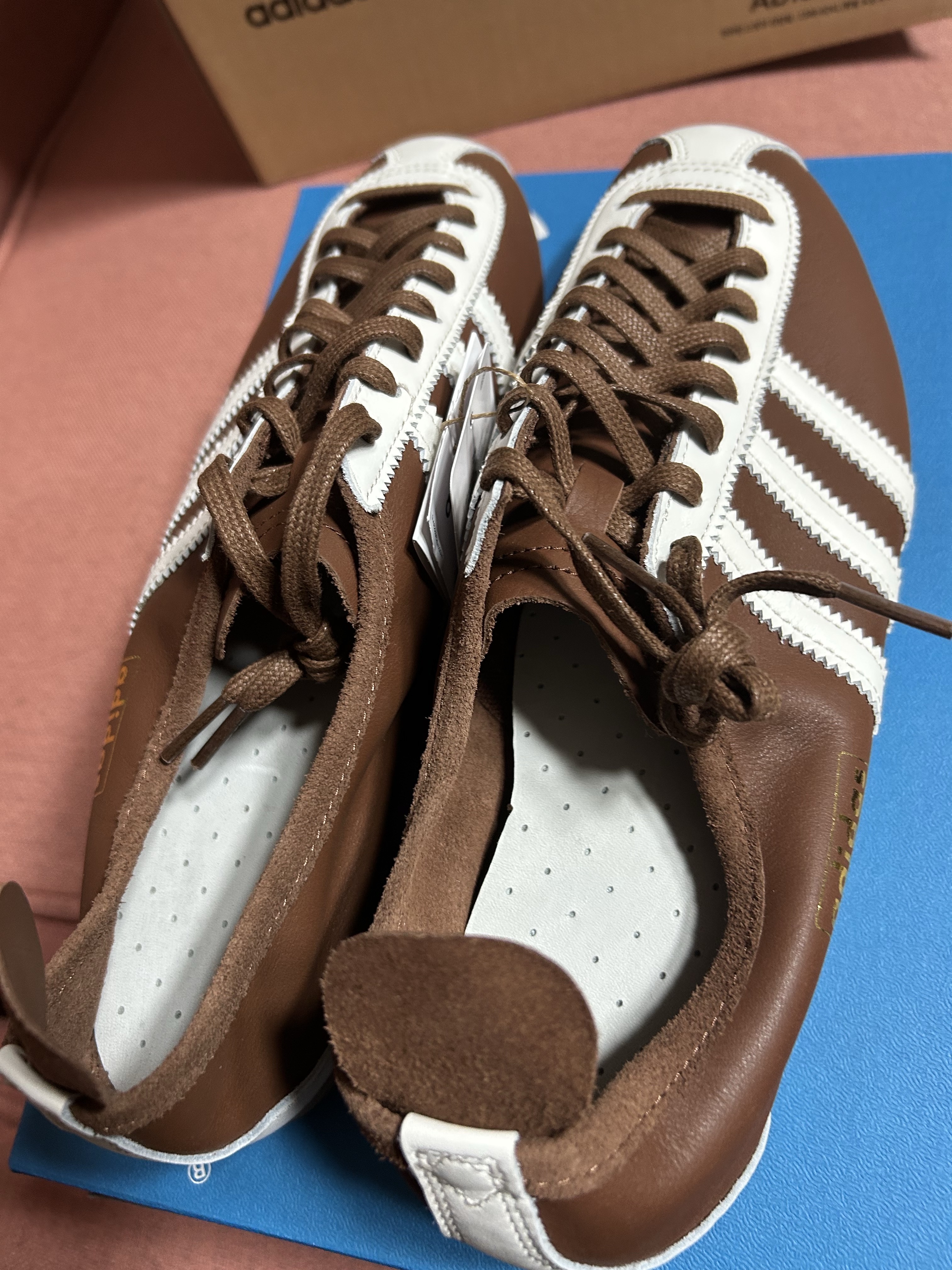Adidas Japan Preloved Brown Cloud White 착용 스타일