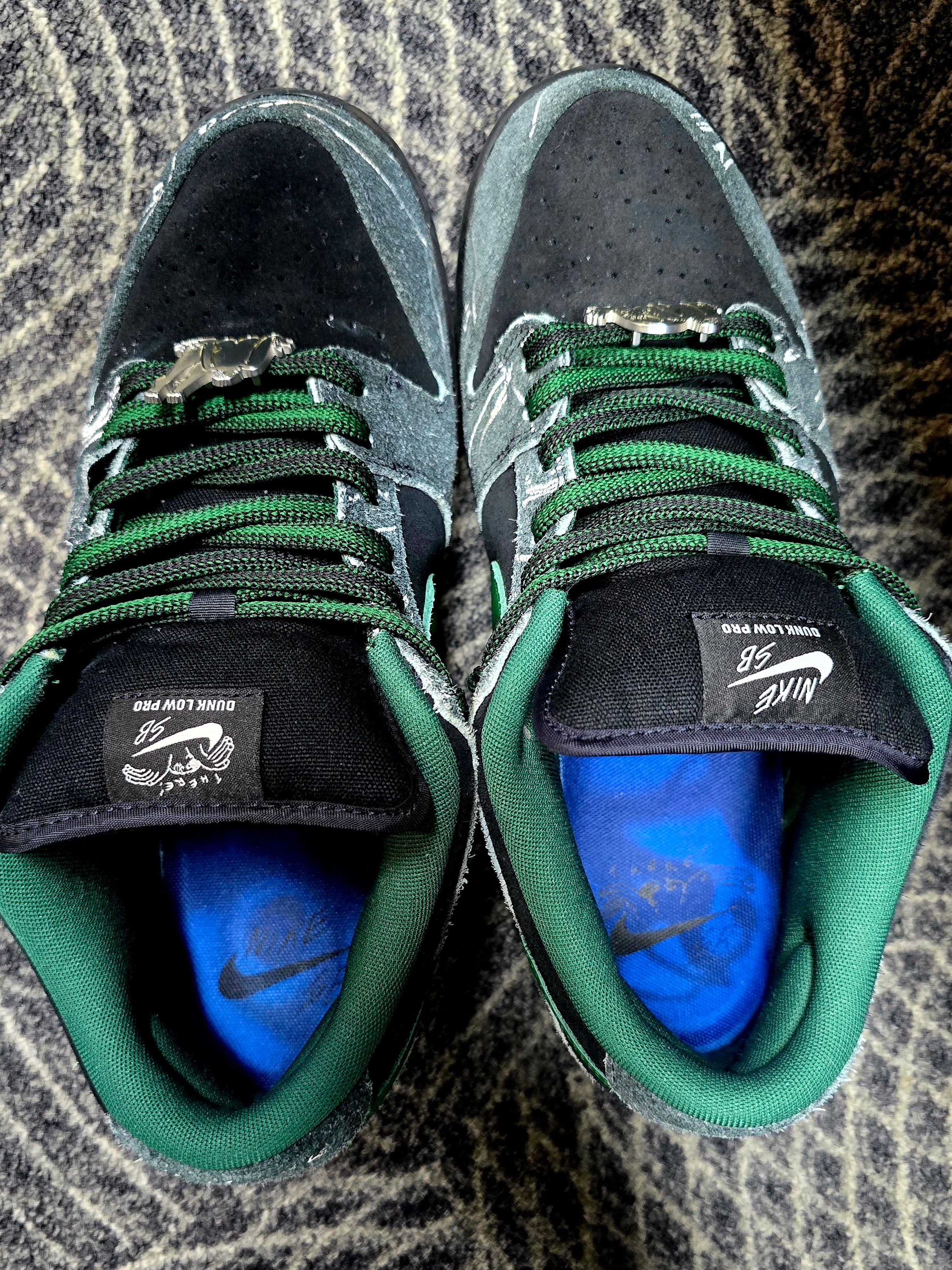 Nike x There SB Dunk Low Pro Anthracite and Gorge Green 착용 스타일
