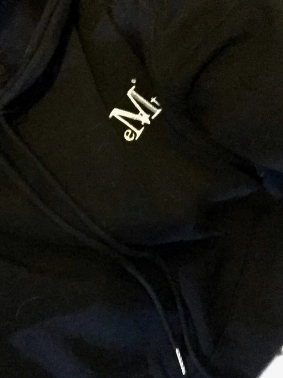 MUCENT Signature Basic Logo Hood T Black 착용 스타일 - 3