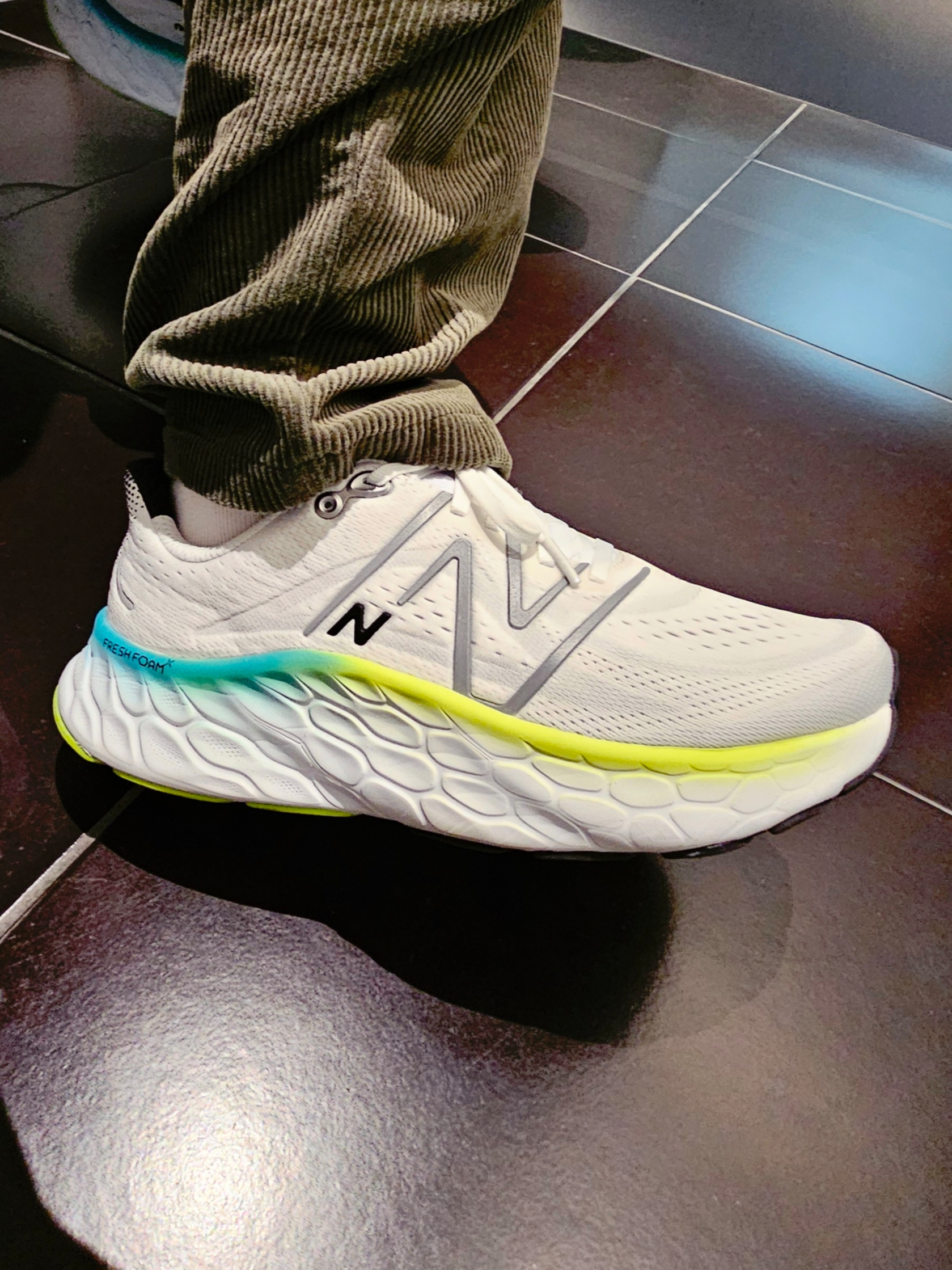 New Balance Fresh Foam X More v4 White Green - 2E Wide 착용 스타일