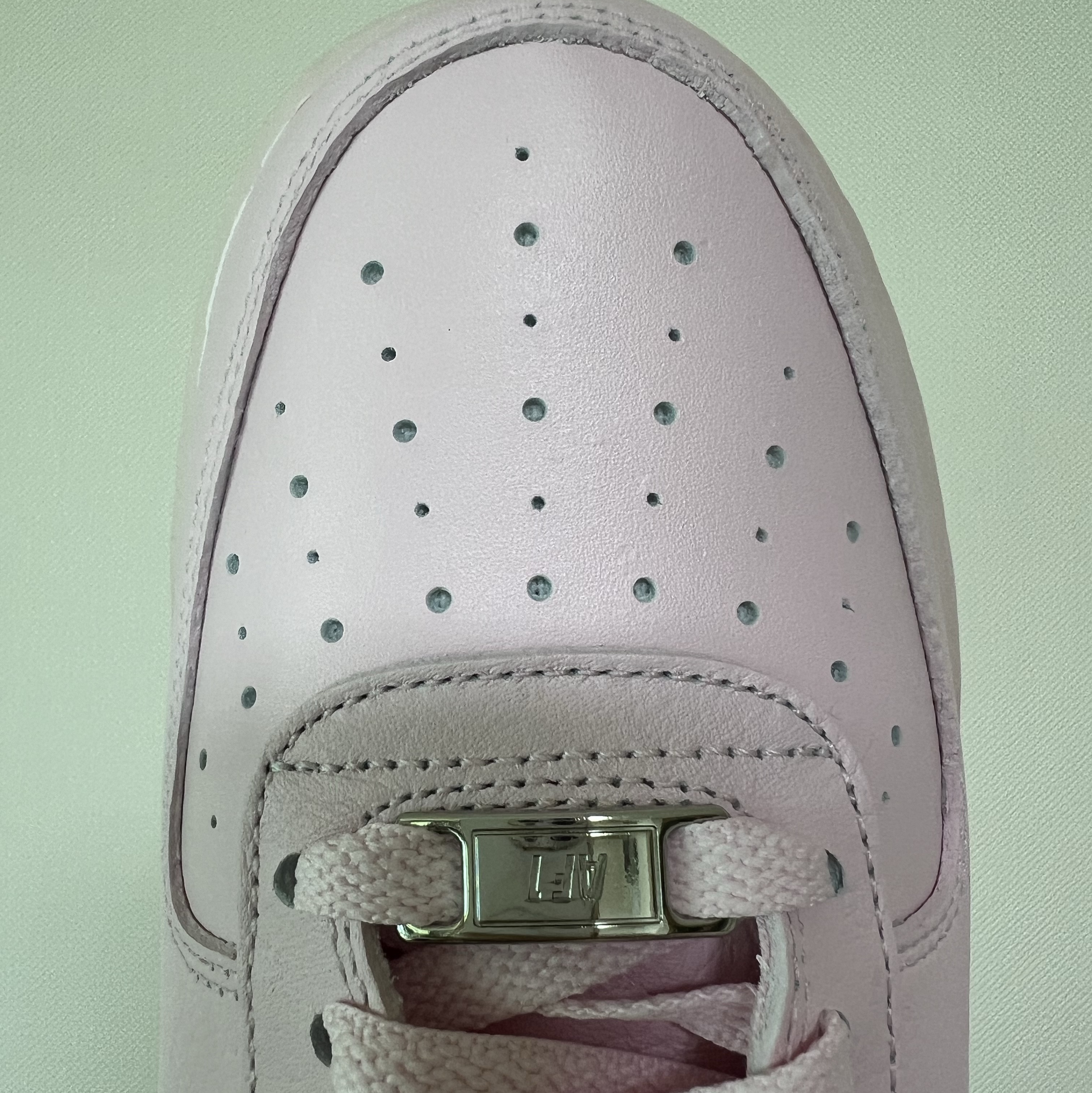 Nike x Drake Nocta Air Force 1 Low SP Certified Lover Boy Pink Foam 착용 스타일 - 4