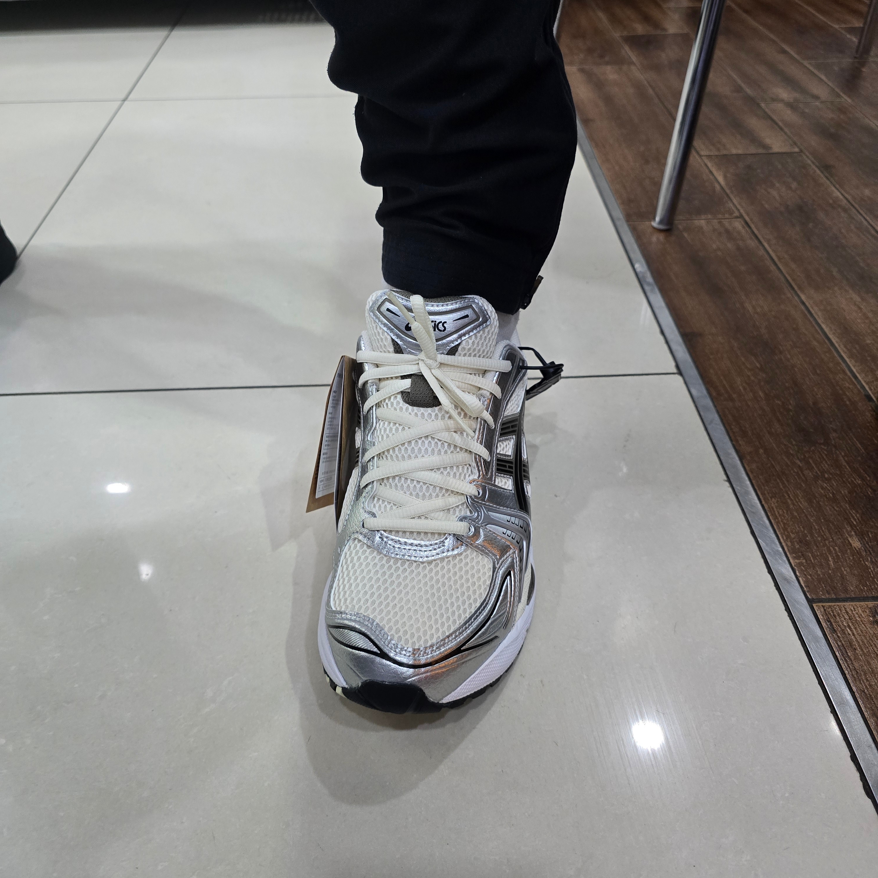 Asics Gel-Kayano 14 Cream Black 착용 스타일 - 2