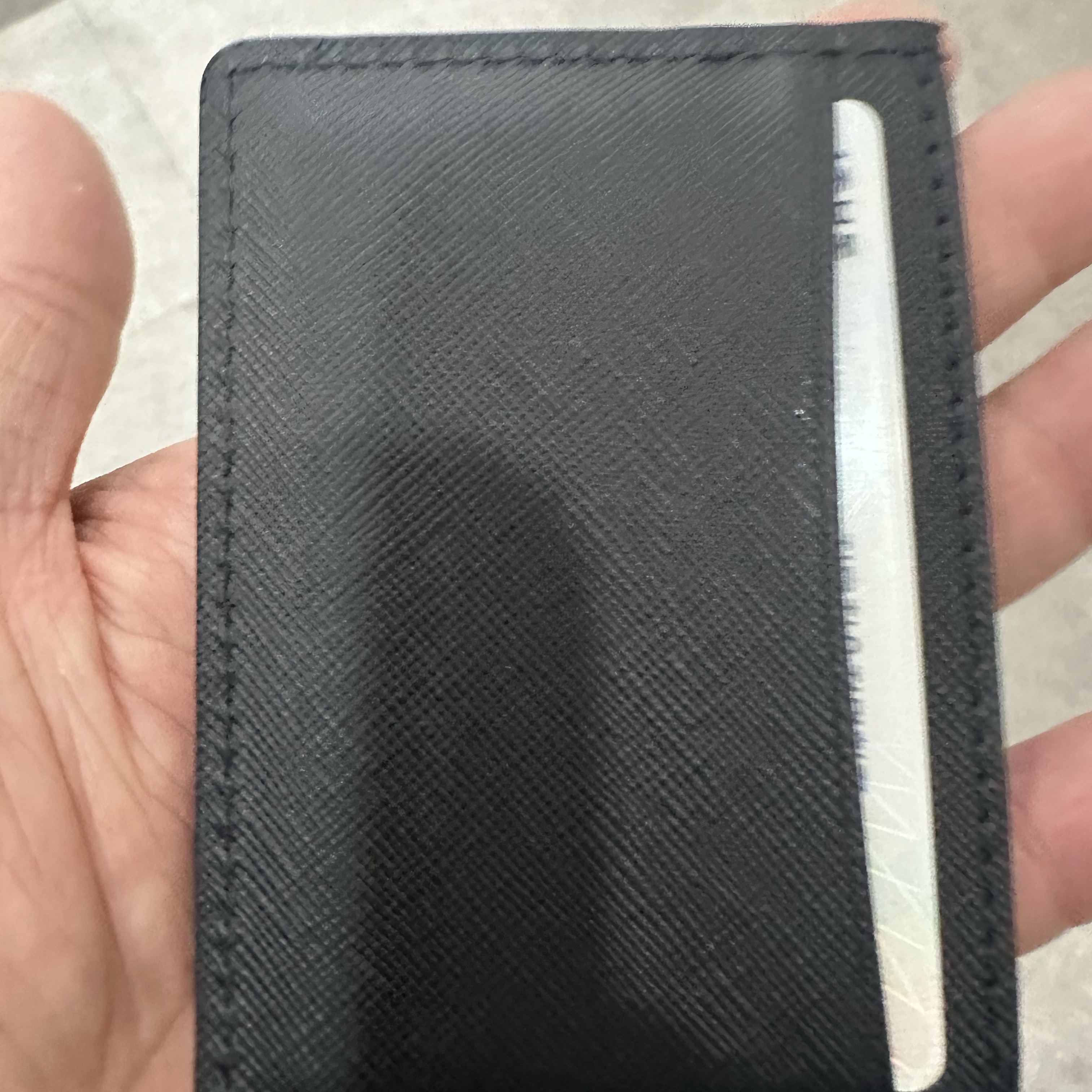 A.P.C. Andre Card Holder Black 착용 스타일 - 2