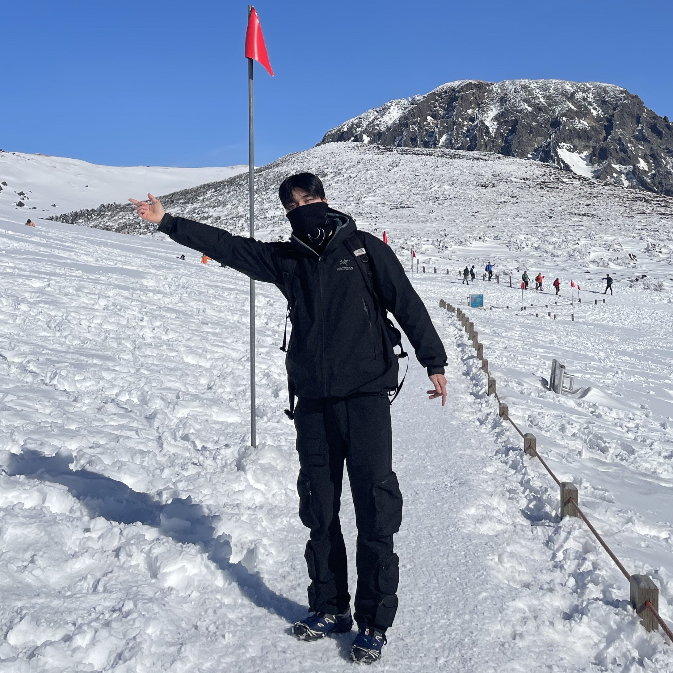 Arc'teryx Beta Jacket Black 착용 스타일 - 1