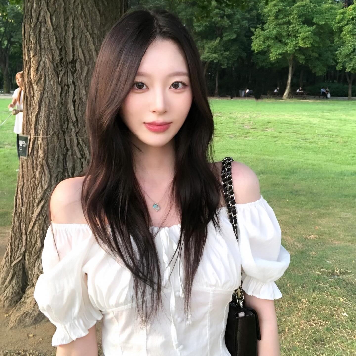 티파니 앤 코 리턴 투 티파니 블루 더블 하트 태그 펜던트 미니 실버, 카디널 레드 멍크백 블랙 착용 스타일 - 1