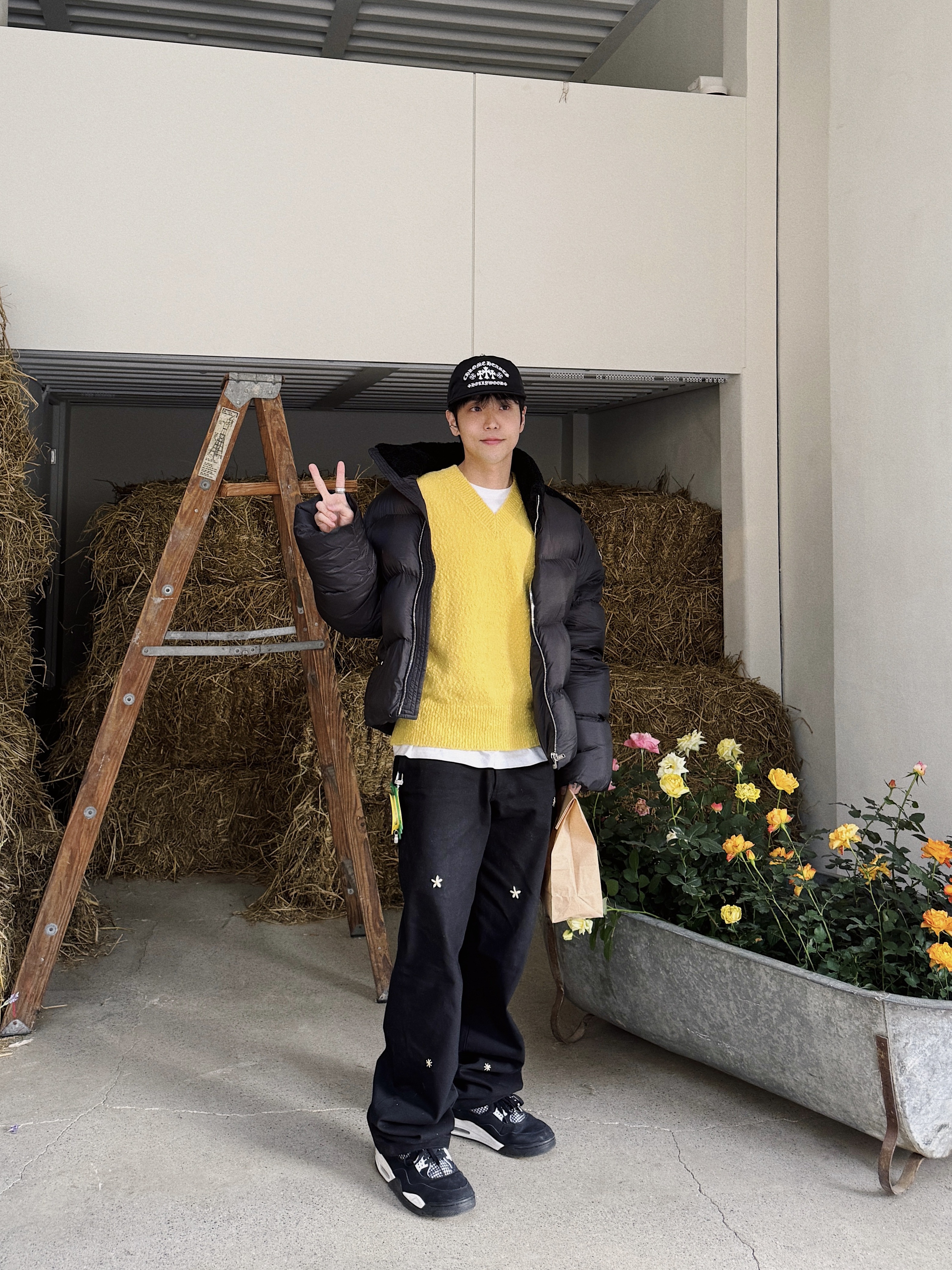STU Round Neck Cardigan Yellow, STU Casentino V-Neck Knit Yellow 착용 스타일 - 1