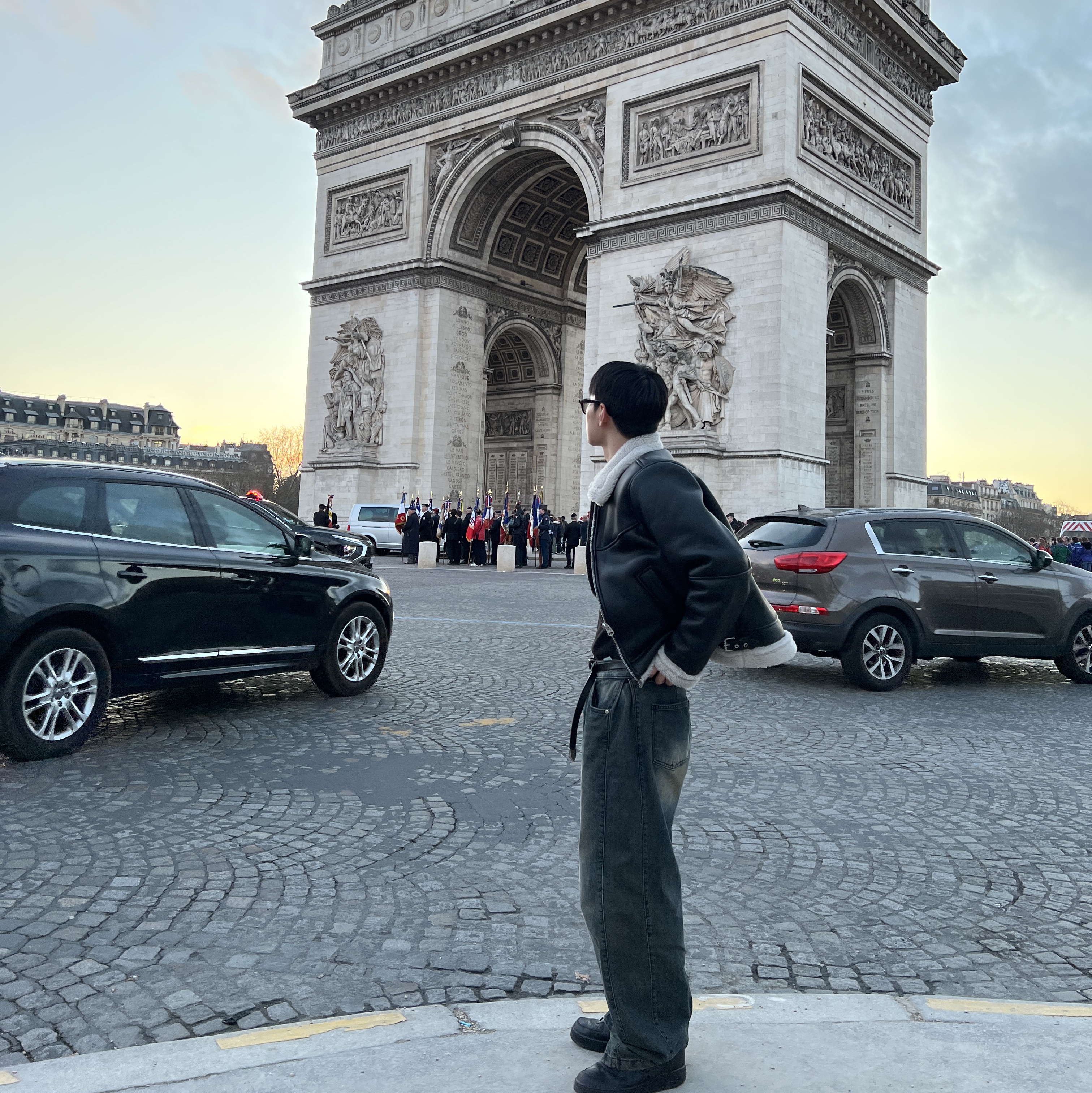 (W) Nike Air Force 1 '07 Low Triple Black 착용 스타일 - 2