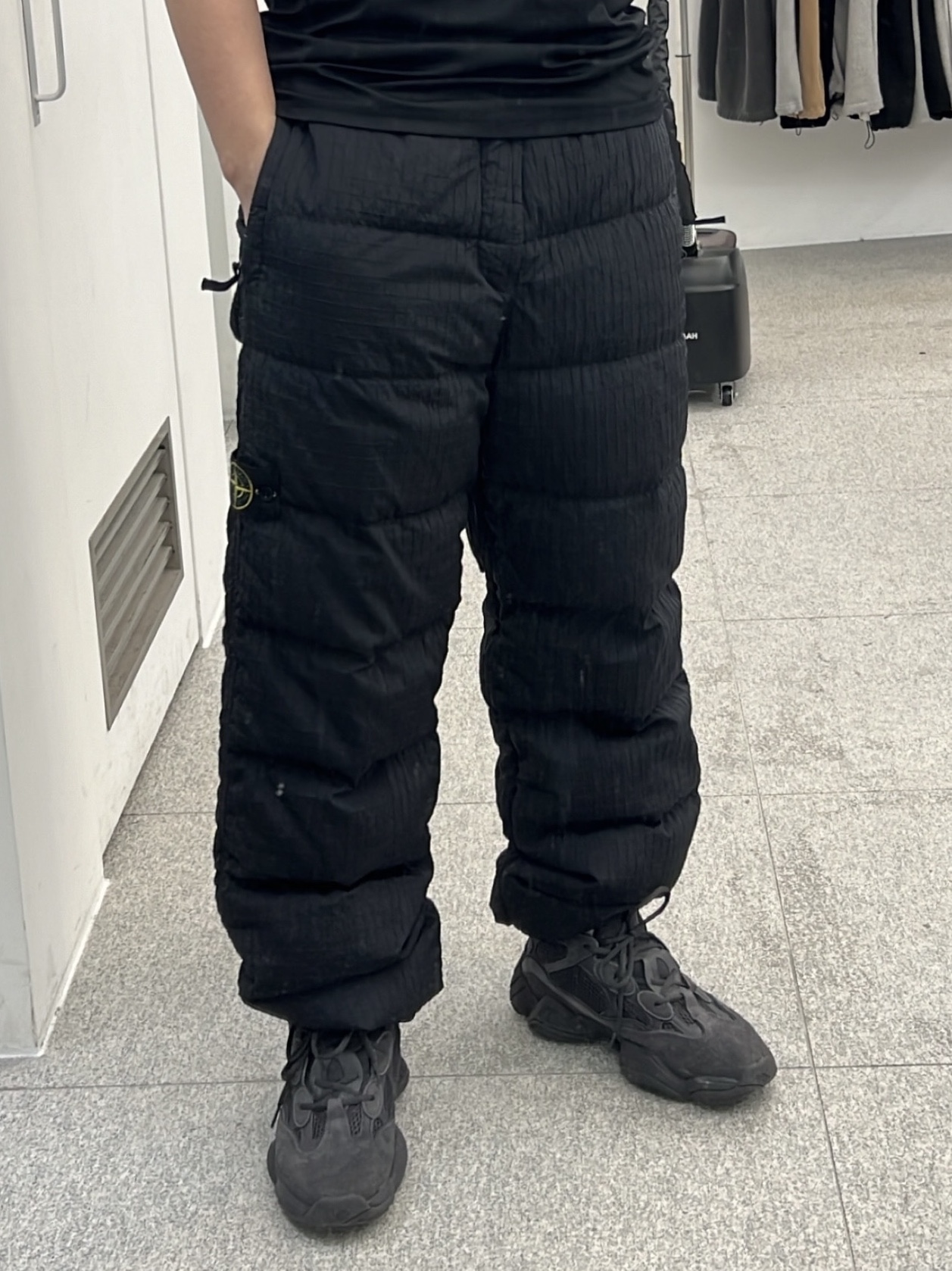 Adidas Yeezy 500 Utility Black 2022/2023 착용 스타일