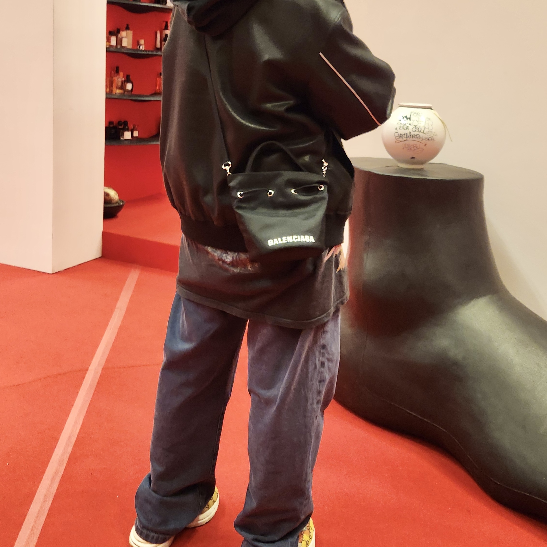 Matin Kim Leather Baseball Jumper Dark Navy, Gucci Rhyton GG Multicolor Sneakers White 착용 스타일 - 4
