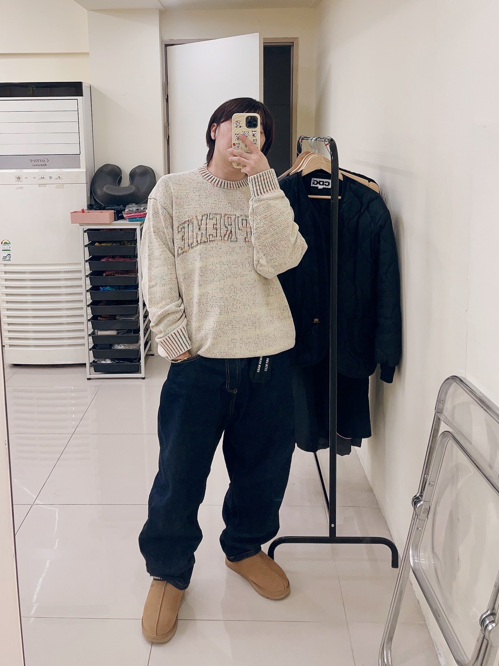 Supreme Contrast Arc Sweater White - 24SS, Supreme Rigid Baggy Selvedge Jean Rigid Indigo - 24FW 착용 스타일