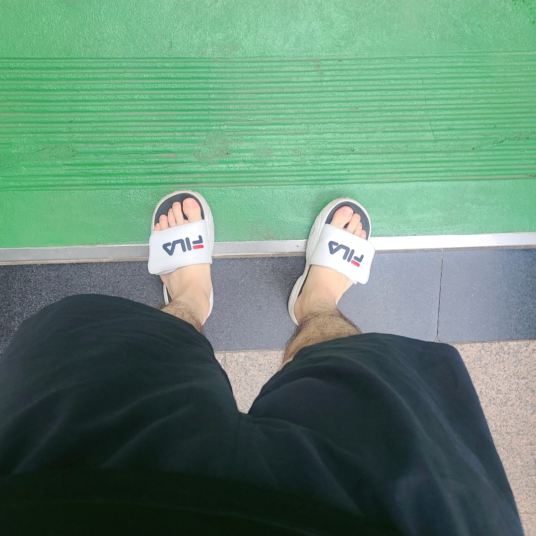 Fila Taper Slides Black 착용 스타일