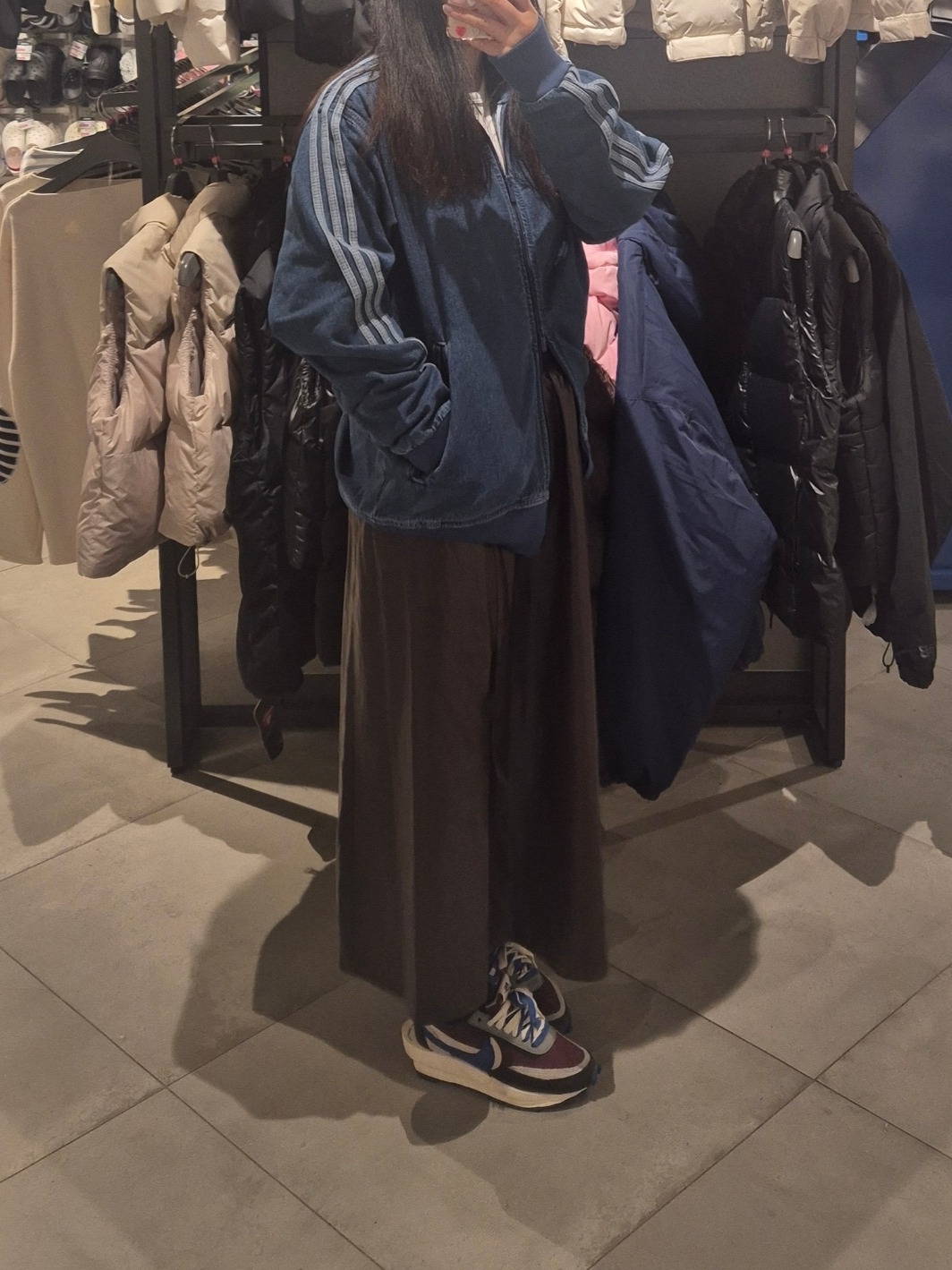 Adidas Adicolor Denim Firebird Track Top Medium Blue Denim - KR Sizing, Nike x Sacai x Undercover LDWaffle Night Maroon Team Royal 착용 스타일