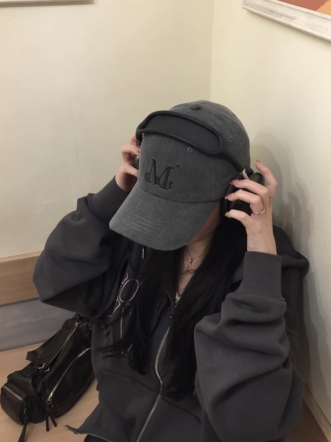 MUCENT Signature Ballcap Space Gray 착용 스타일 - 4