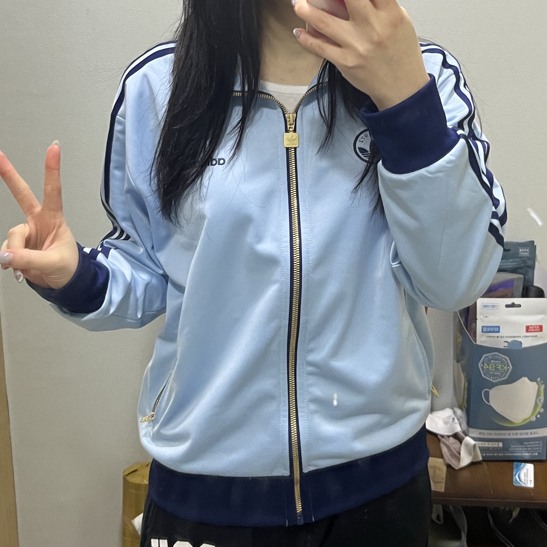 (W) Adidas Firebird Badge Track Top Cloud White - KR Sizing, (W) Adidas Firebird Badge Track Top Clear Sky - KR Sizing 착용 스타일 - 1