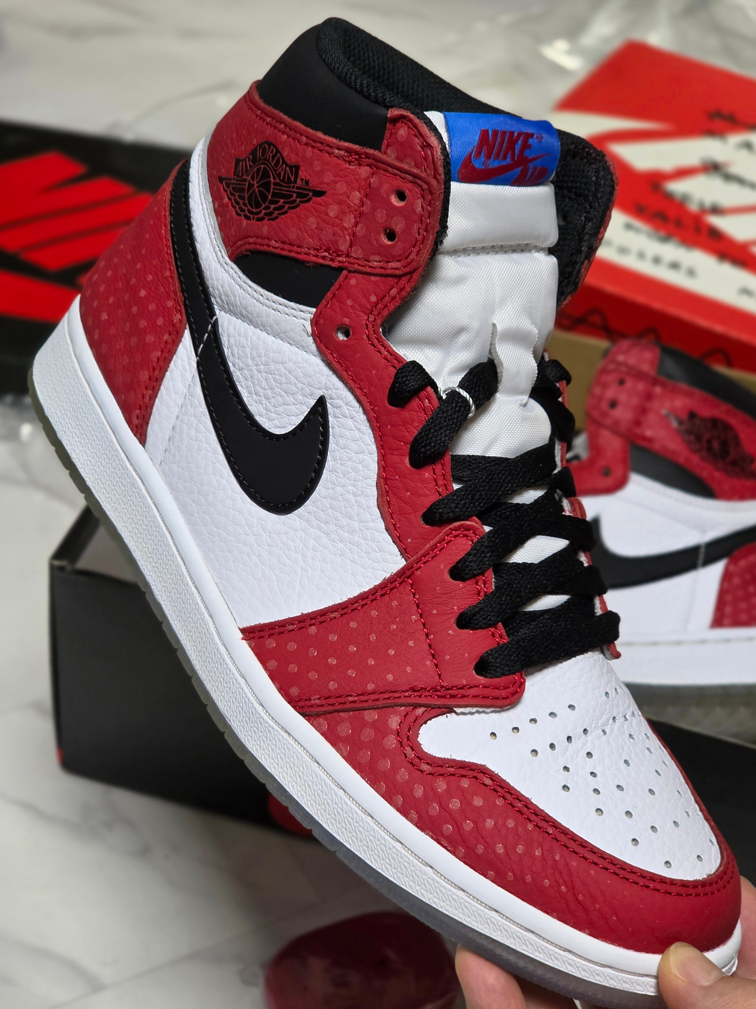 Jordan 1 Retro High Spider-Man Origin Story 착용 스타일 - 1