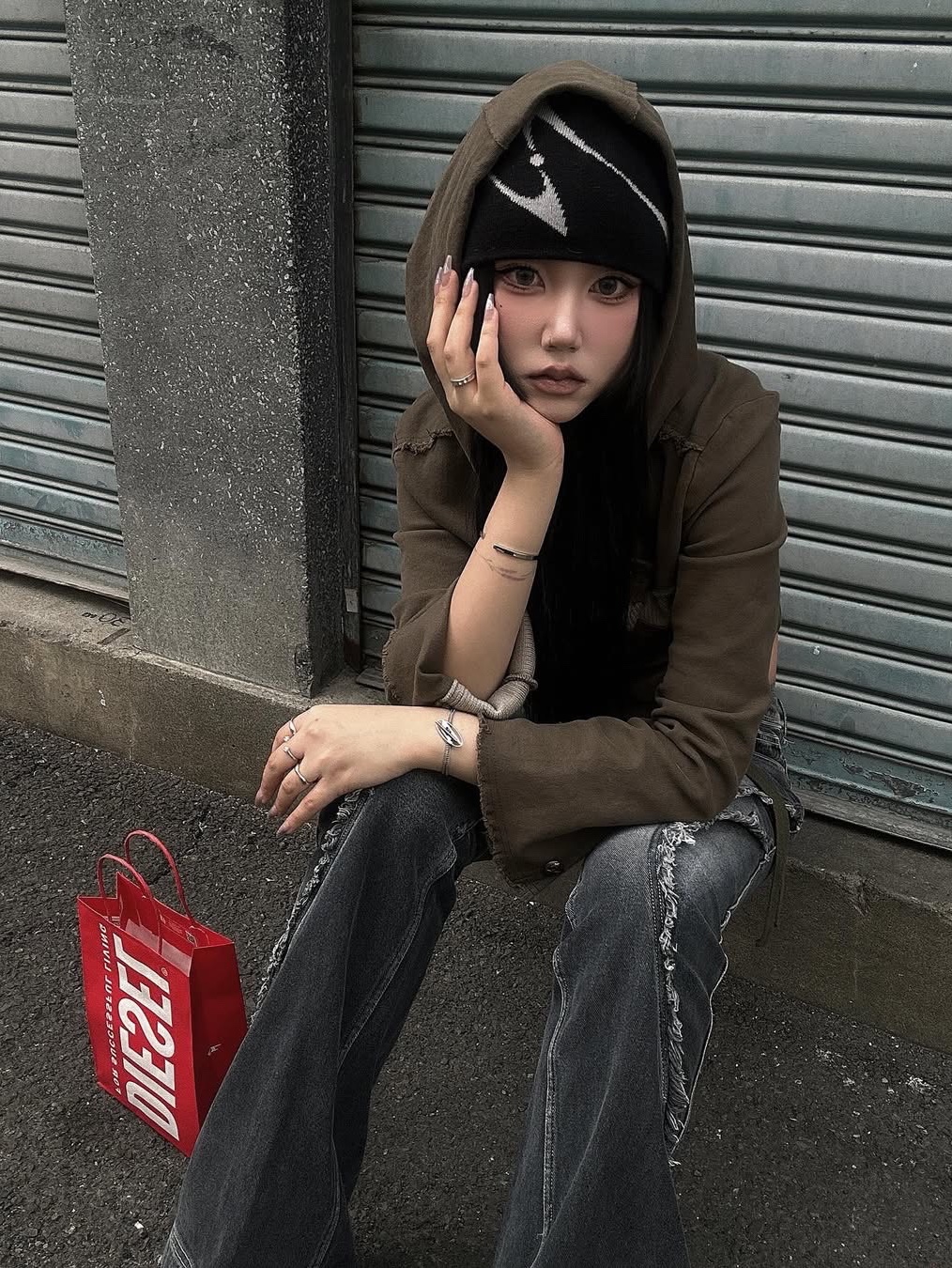BLR Curved Logo Beanie Black, Diesel Dx1535 Stainless Steel Bracelet Silver 착용 스타일 - 2
