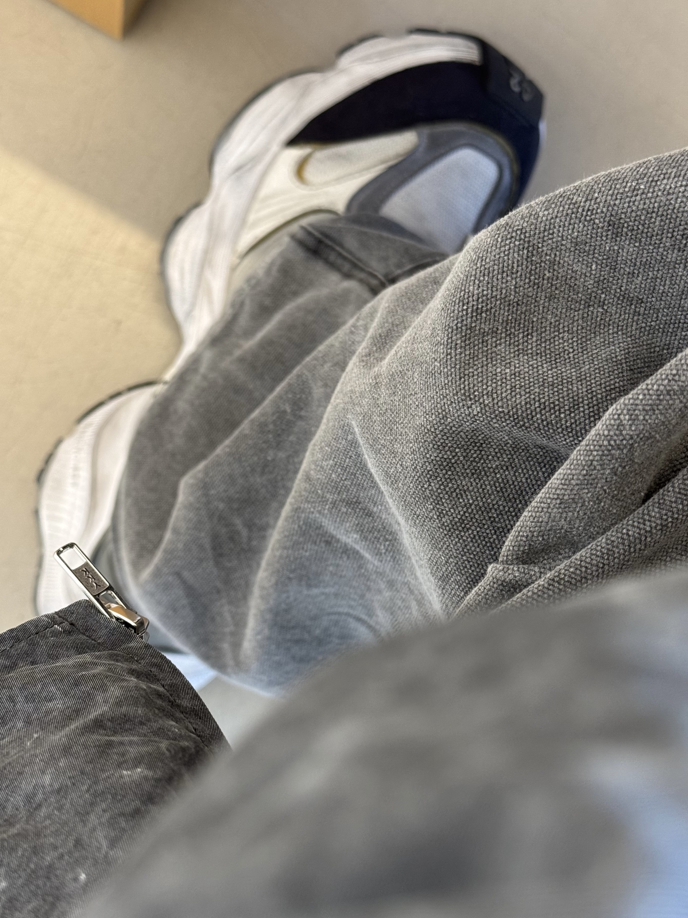 Balenciaga Cargo Sneakers White Grey ์ฐฉ์ฉ ์คํ์ผ - 2